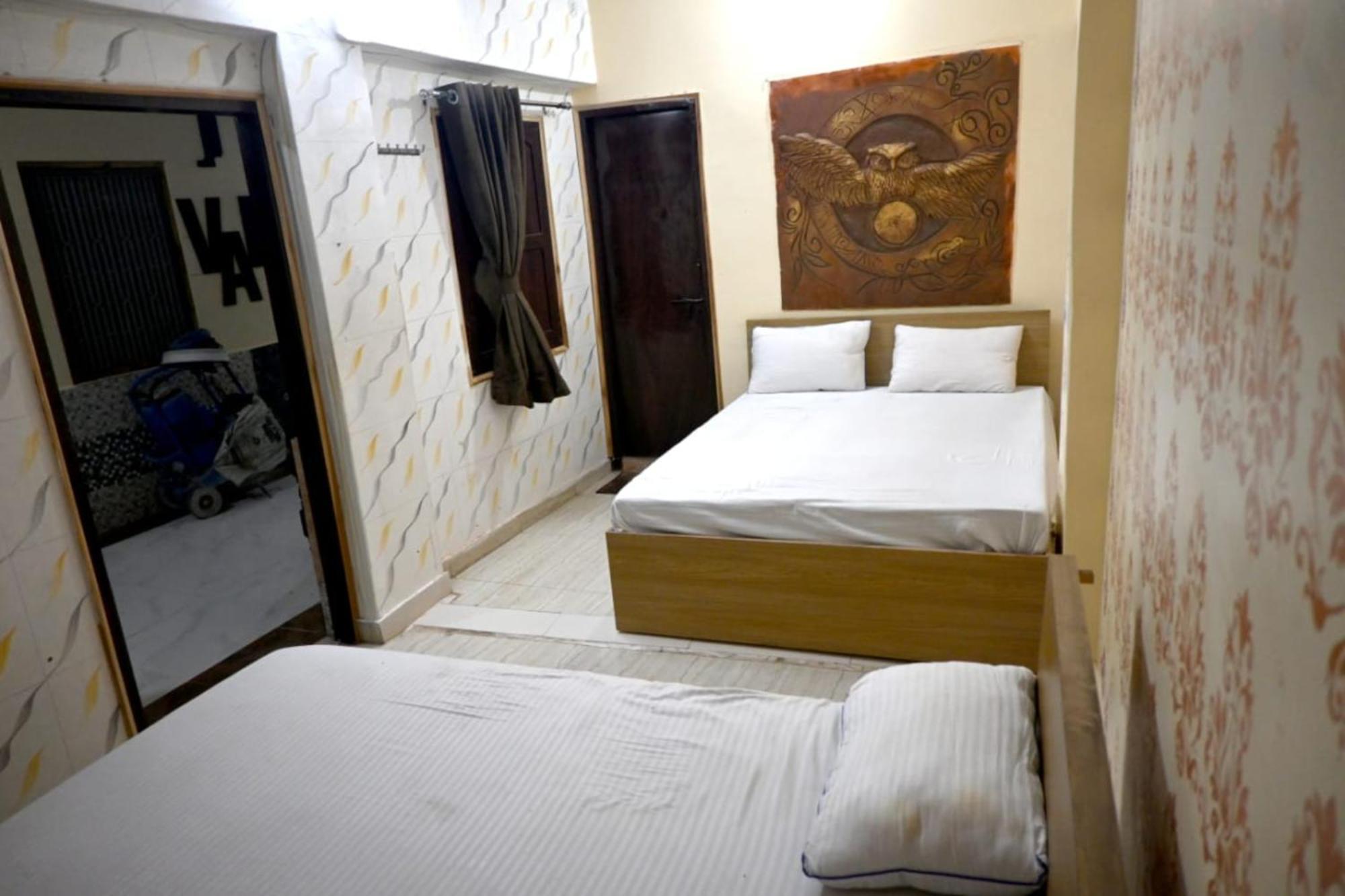Goroomgo Bhagwan Das Hotel 3*
