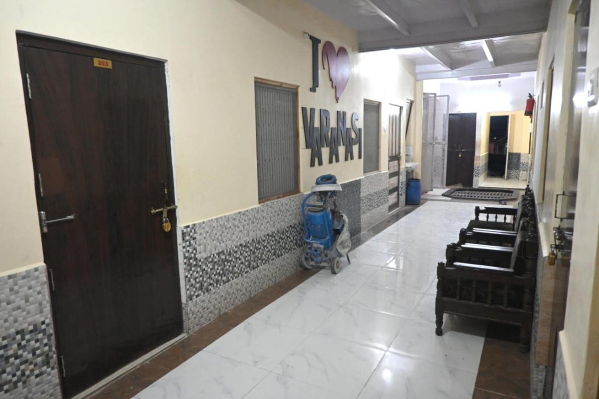 Goroomgo Bhagwan Das Hotel Varanasi