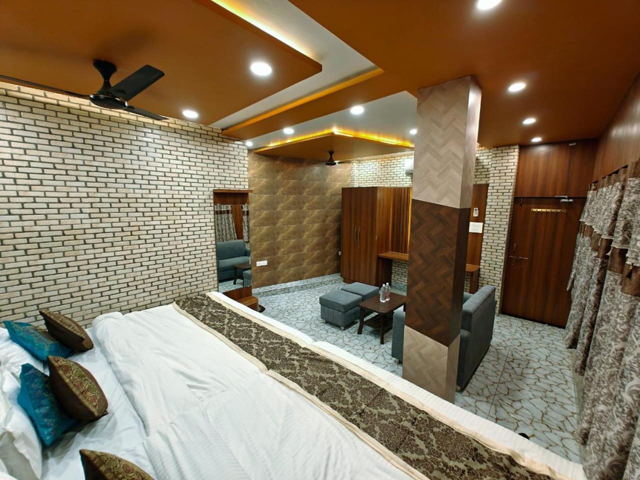 Shri Kailash Pati Guest House- Opposite Kashi Vishwanath Temple