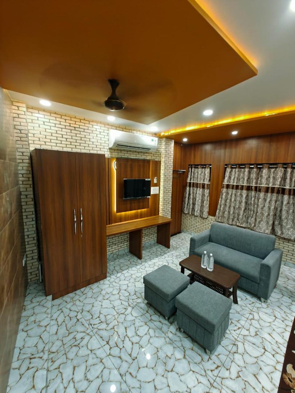 Guest house Shri Kailash Pati Guest House- Opposite Kashi Vishwanath Temple Varanasi