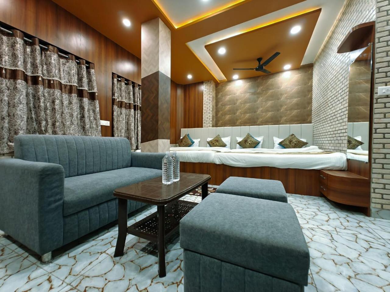 Guest house Shri Kailash Pati Guest House- Opposite Kashi Vishwanath Temple