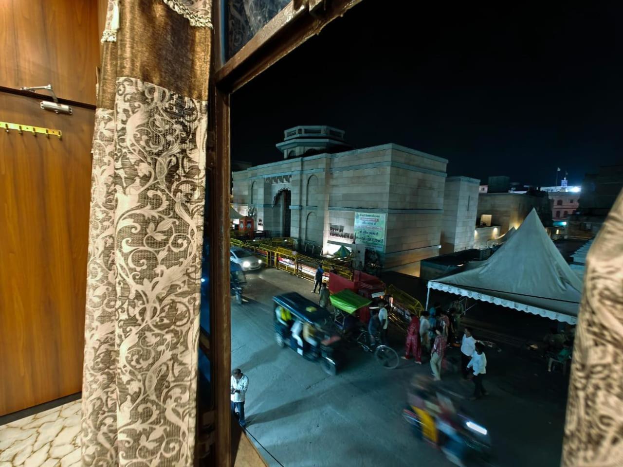 Shri Kailash Pati Guest House- Opposite Kashi Vishwanath Temple Guest house *