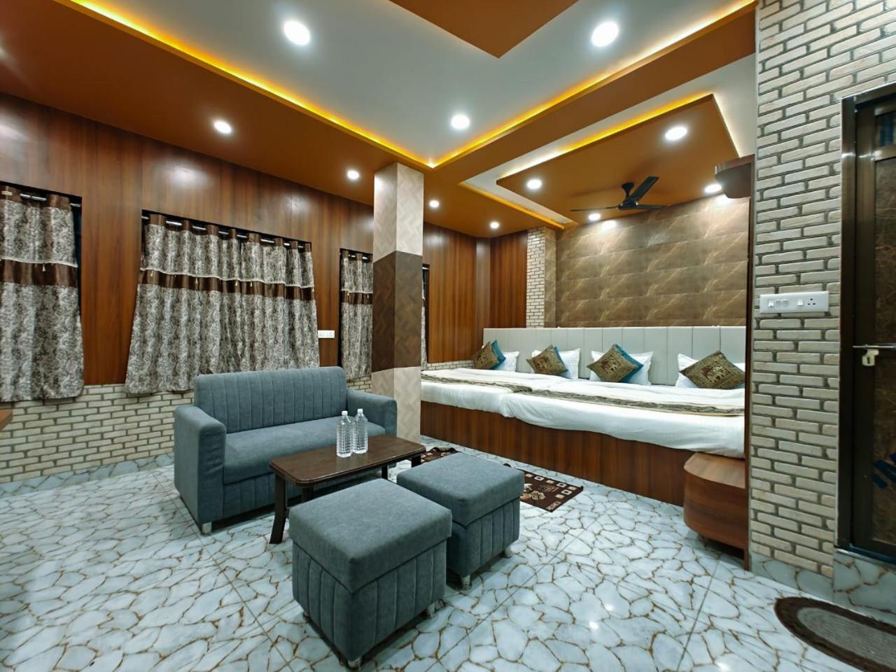 Shri Kailash Pati Guest House- Opposite Kashi Vishwanath Temple *