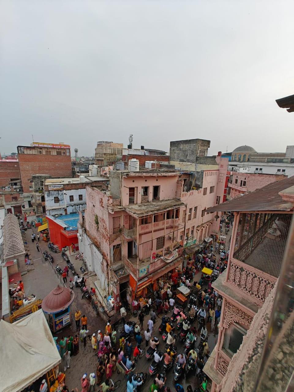 Shri Kailash Pati Guest House- Opposite Kashi Vishwanath Temple Guest house *