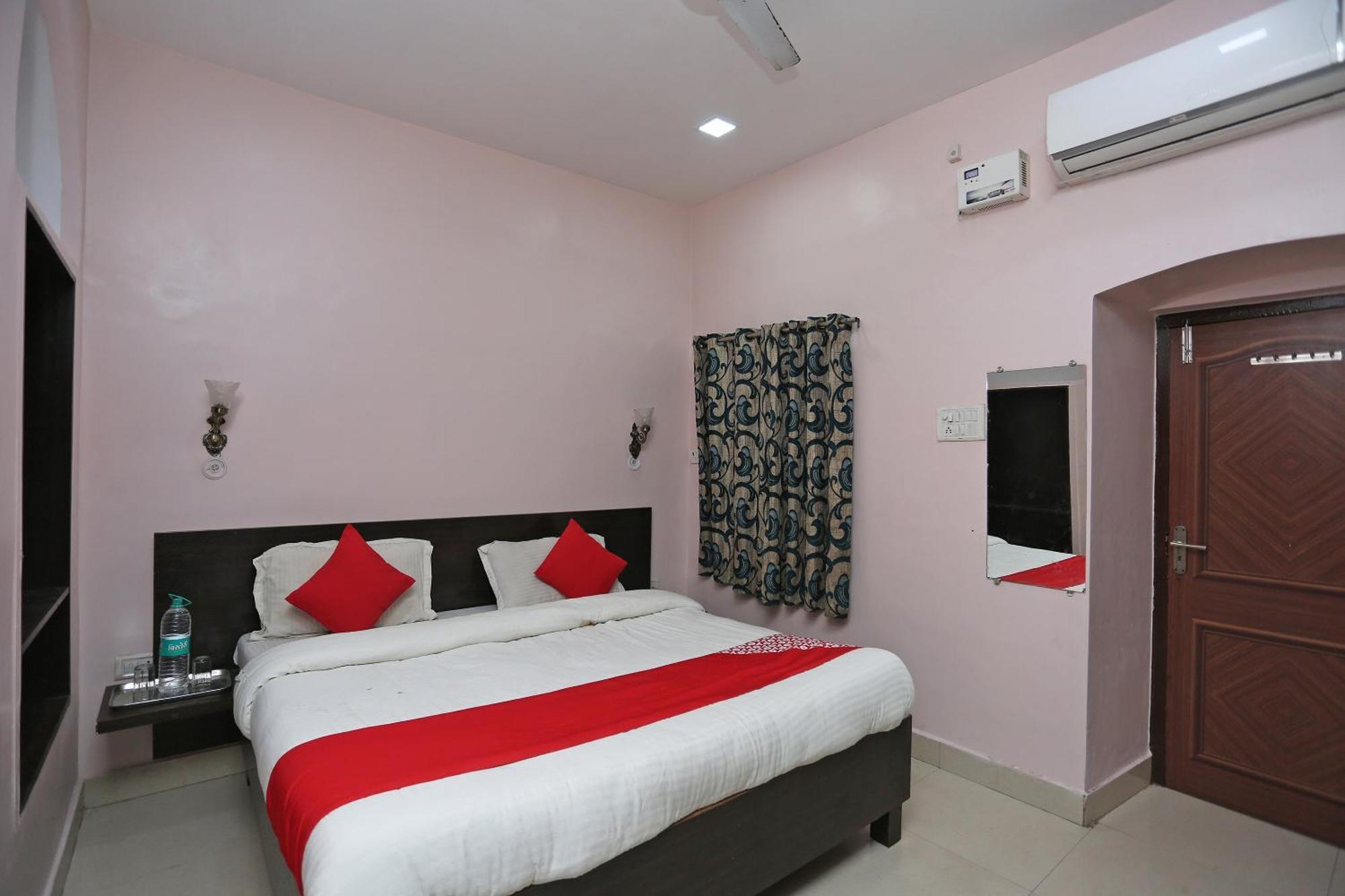 Oyo Shri Krishna Hotel 4*