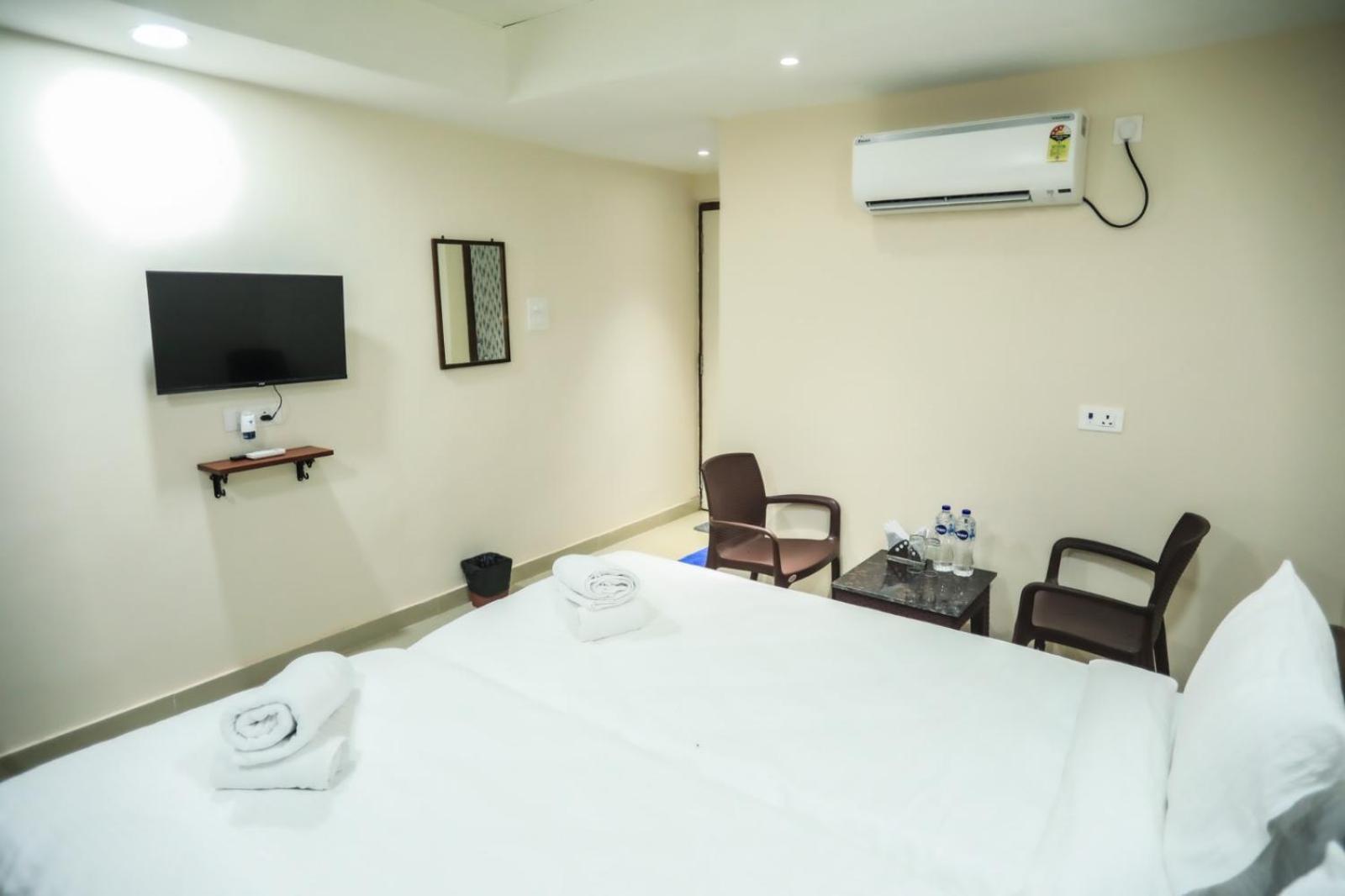 Pretty Garden View 3bhk Furnished Flat Near Kashi Vishwanath Temple Apartment *