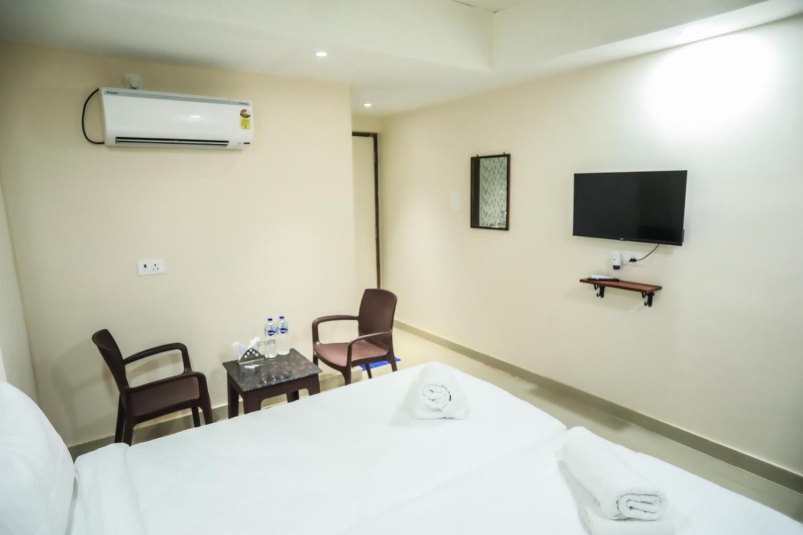 Apartment Pretty Garden View 3bhk Furnished Flat Near Kashi Vishwanath Temple *