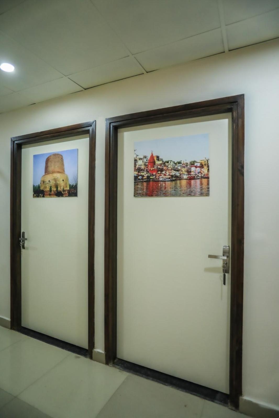 Pretty Garden View 3bhk Furnished Flat Near Kashi Vishwanath Temple Apartment