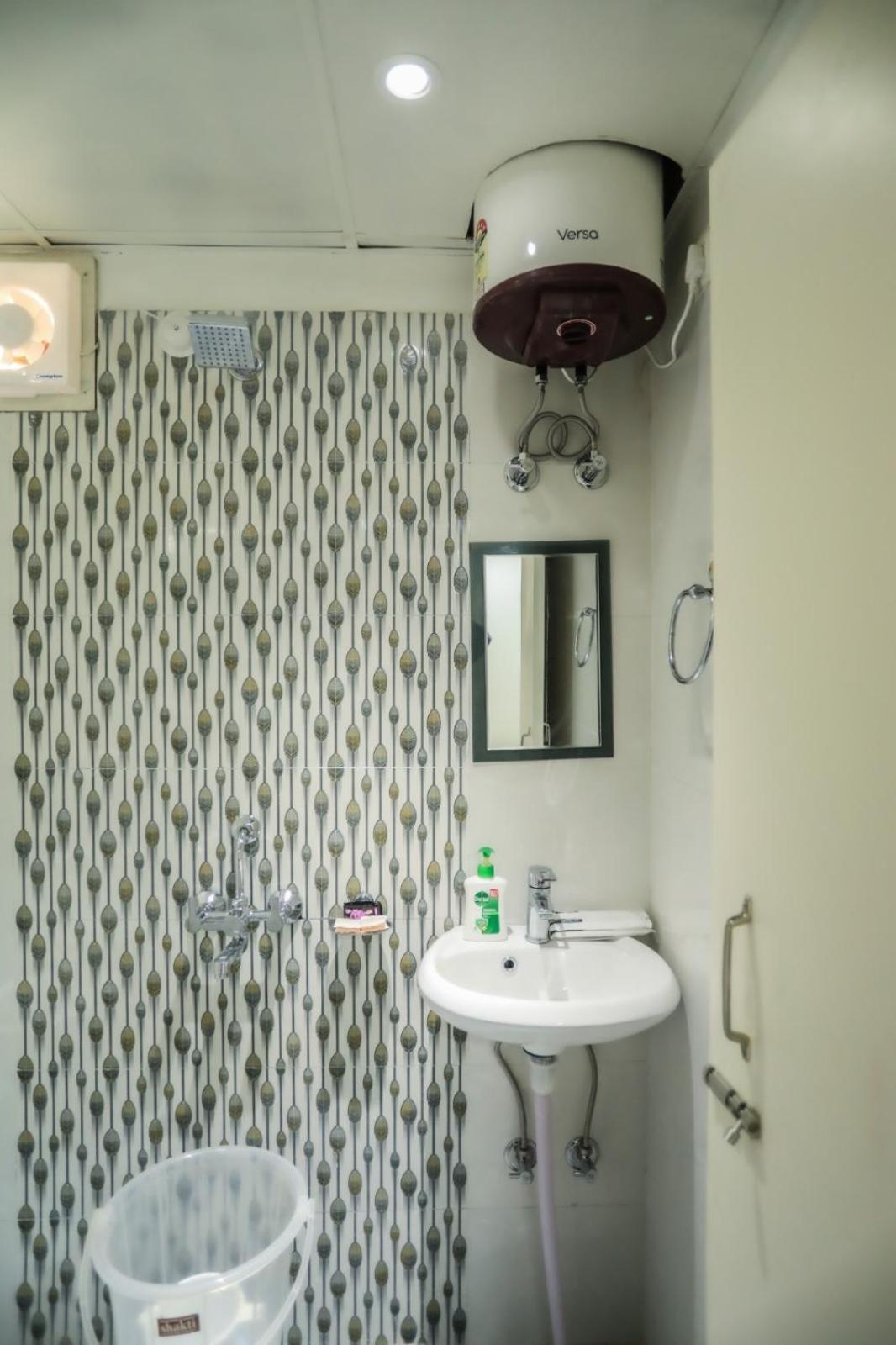 Pretty Garden View 3bhk Furnished Flat Near Kashi Vishwanath Temple Apartment Varanasi
