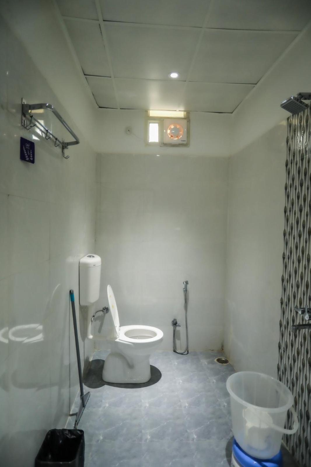 Pretty Garden View 3bhk Furnished Flat Near Kashi Vishwanath Temple