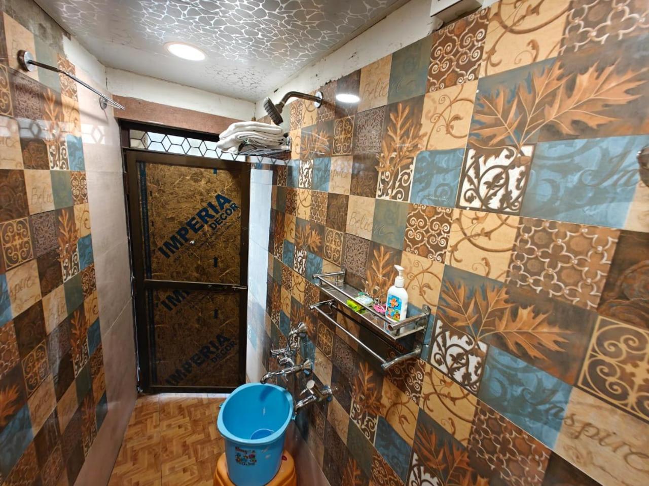 Shri Kailash Pati Guest House- Opposite Kashi Vishwanath Temple Guest house Varanasi
