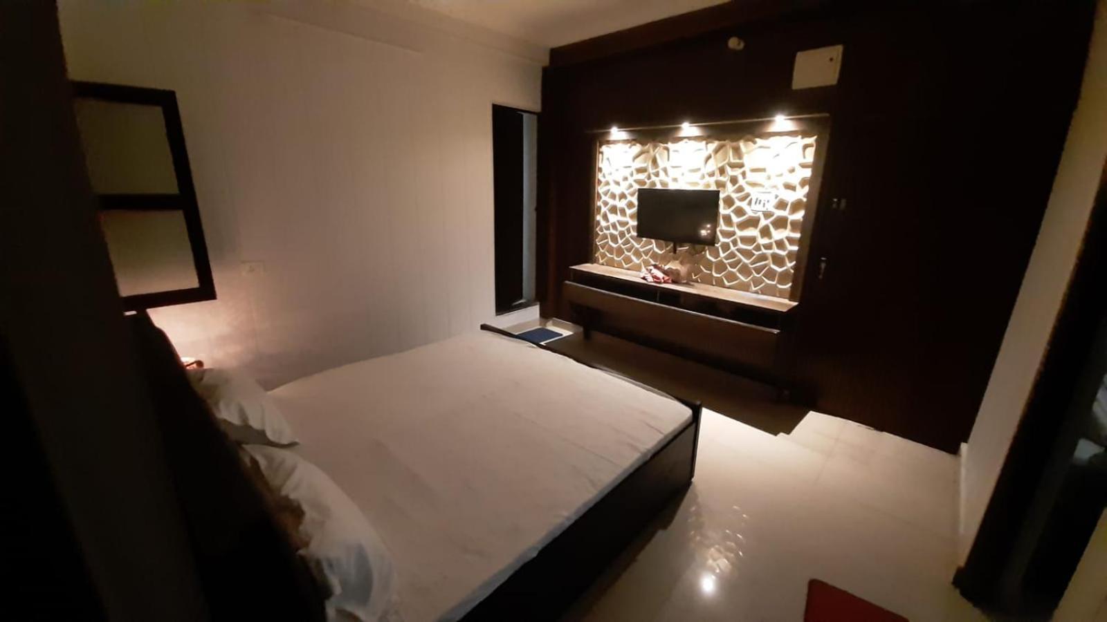 Homestay Raj Kashi *
