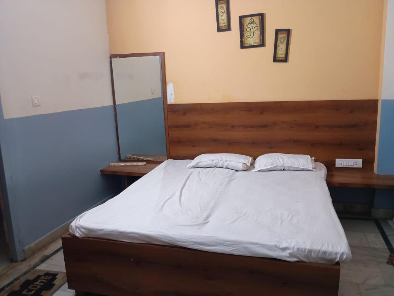Rudra Dashaswmedh Ghat Guest house