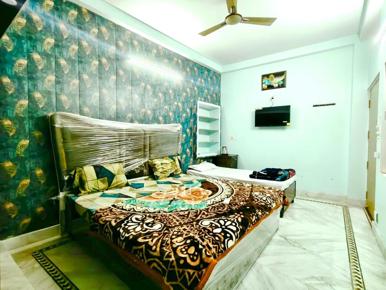 Trilok P - Dashashwamedh Ghat Near Kashi Vishwanath Temple Guest house Varanasi