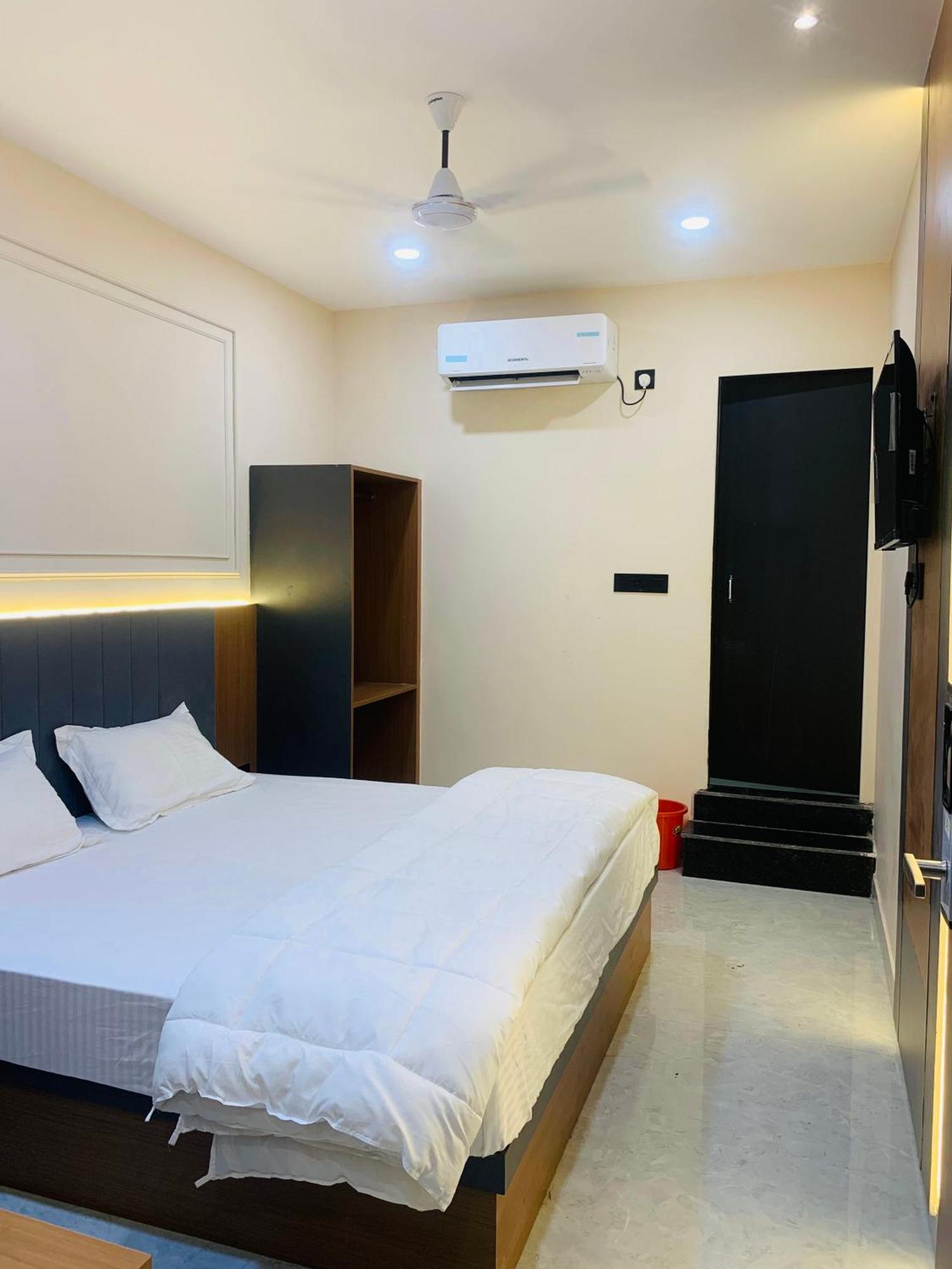 Grs Palace 3* Varanasi