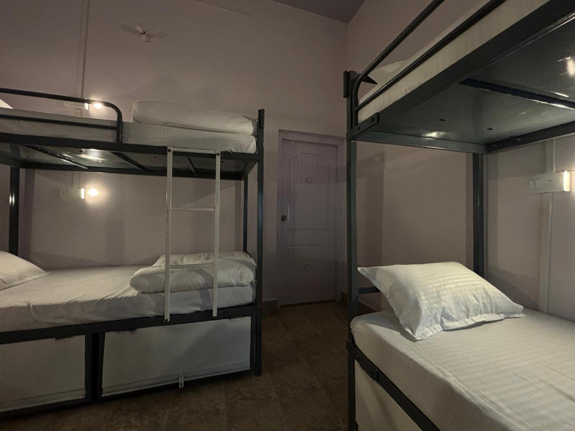 Hostel Dormtales *