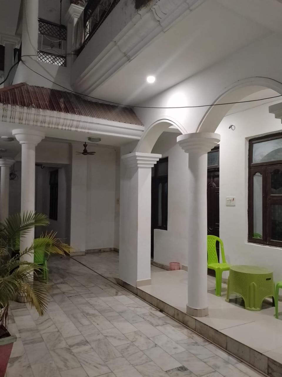Varuna Palace , Near Mandir & Ghat's