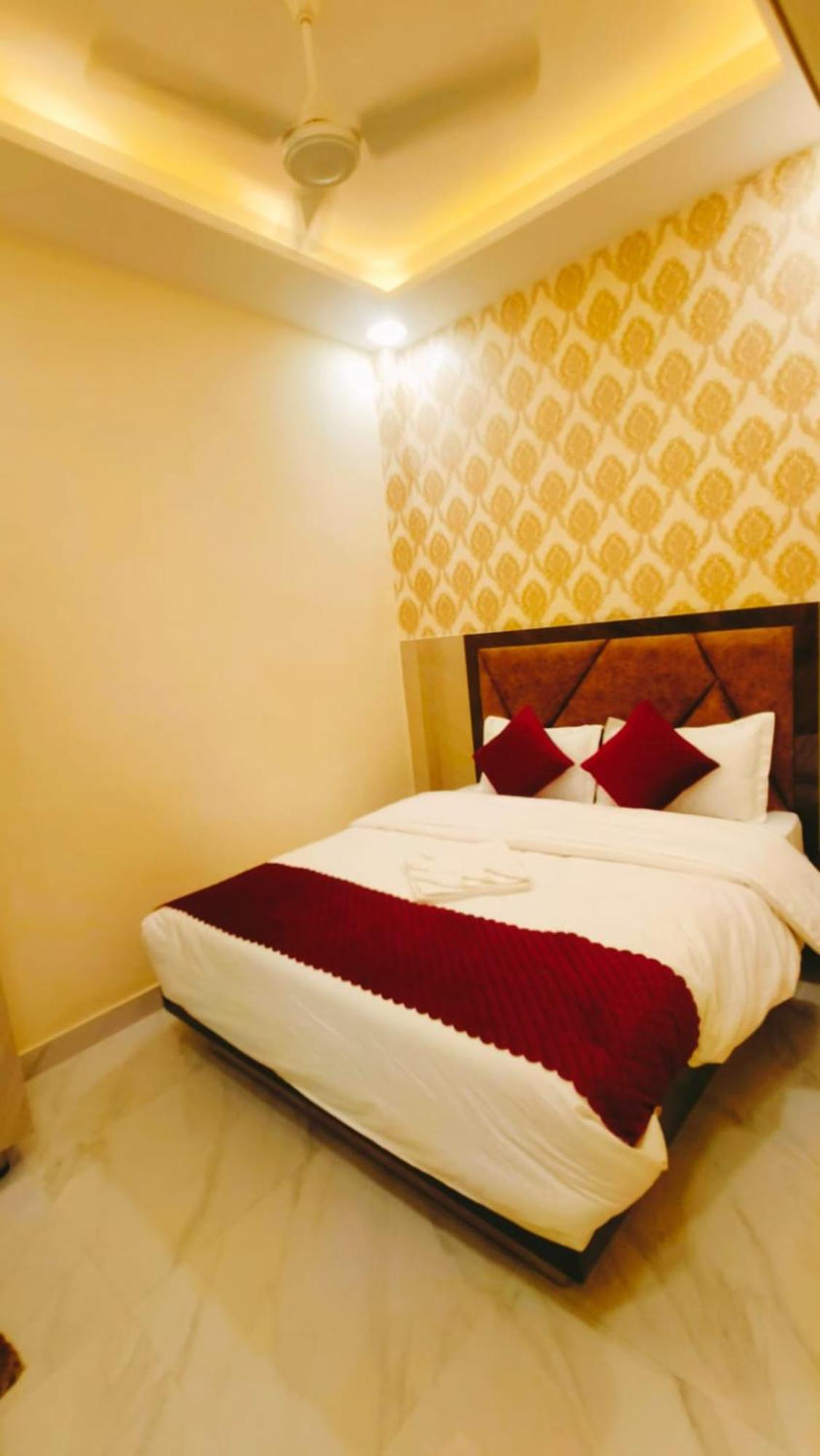 Hotel Prakash Residency Near Kashi Vishwanath Temple 700m