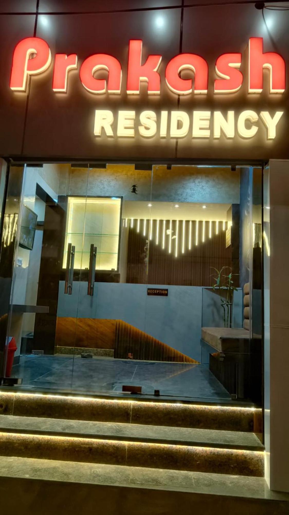 Prakash Residency Near Kashi Vishwanath Temple 700m