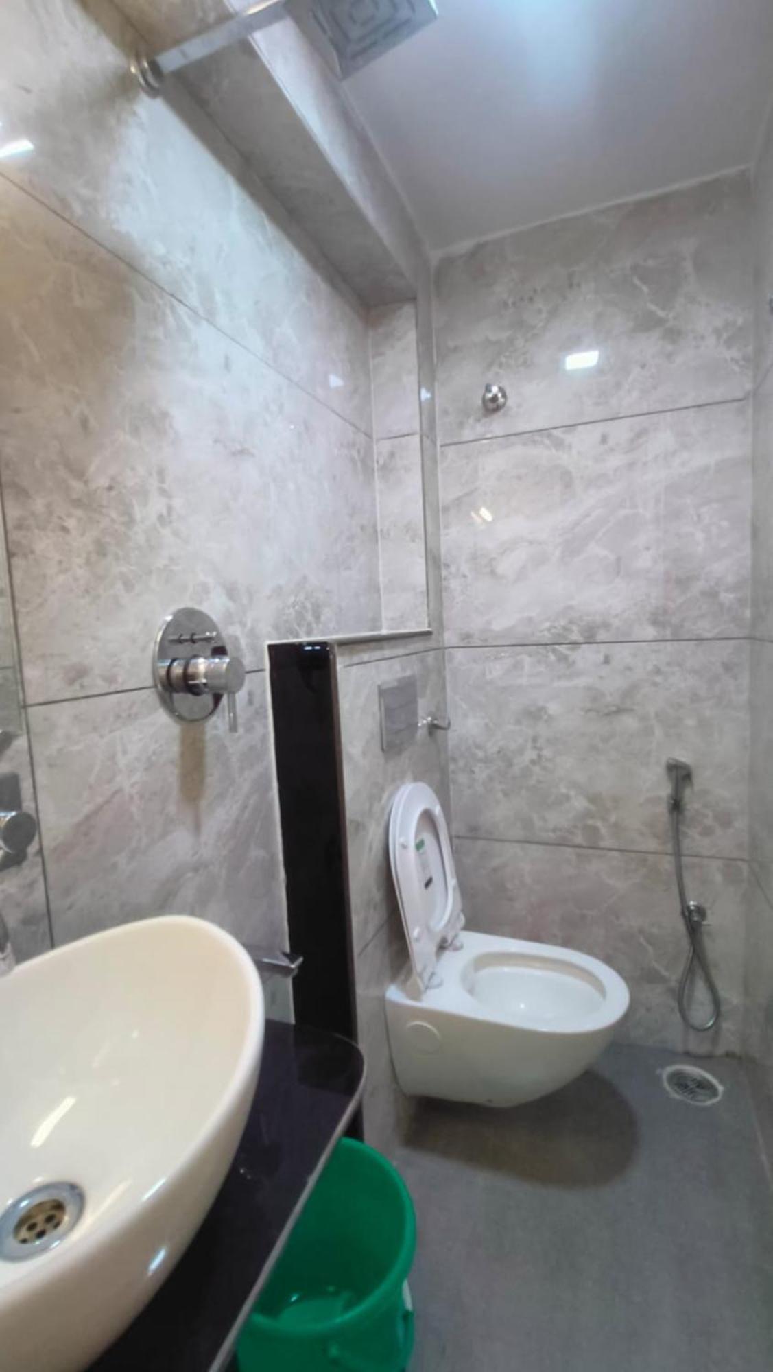 Prakash Residency Near Kashi Vishwanath Temple 700m