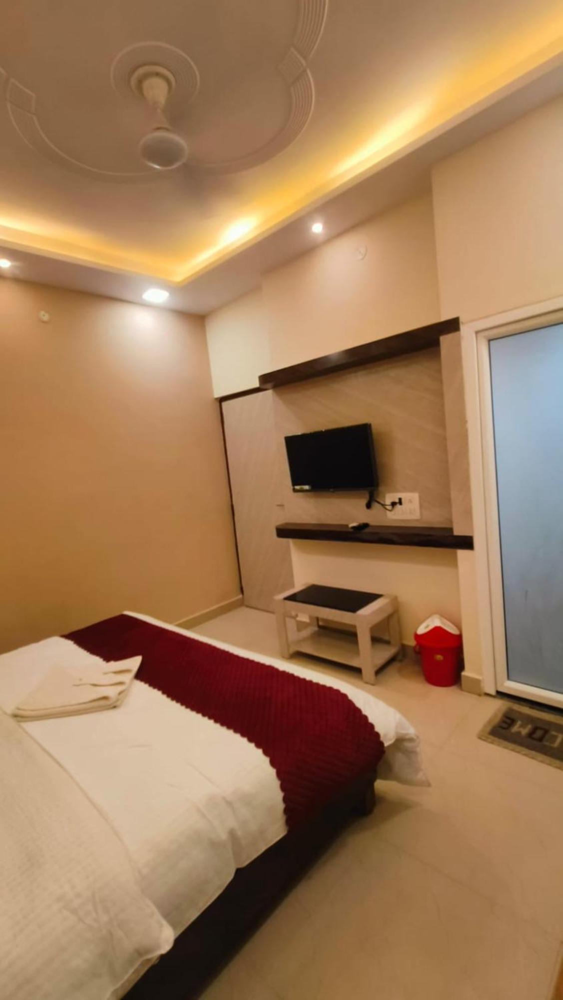 Hotel Prakash Residency Near Kashi Vishwanath Temple 700m