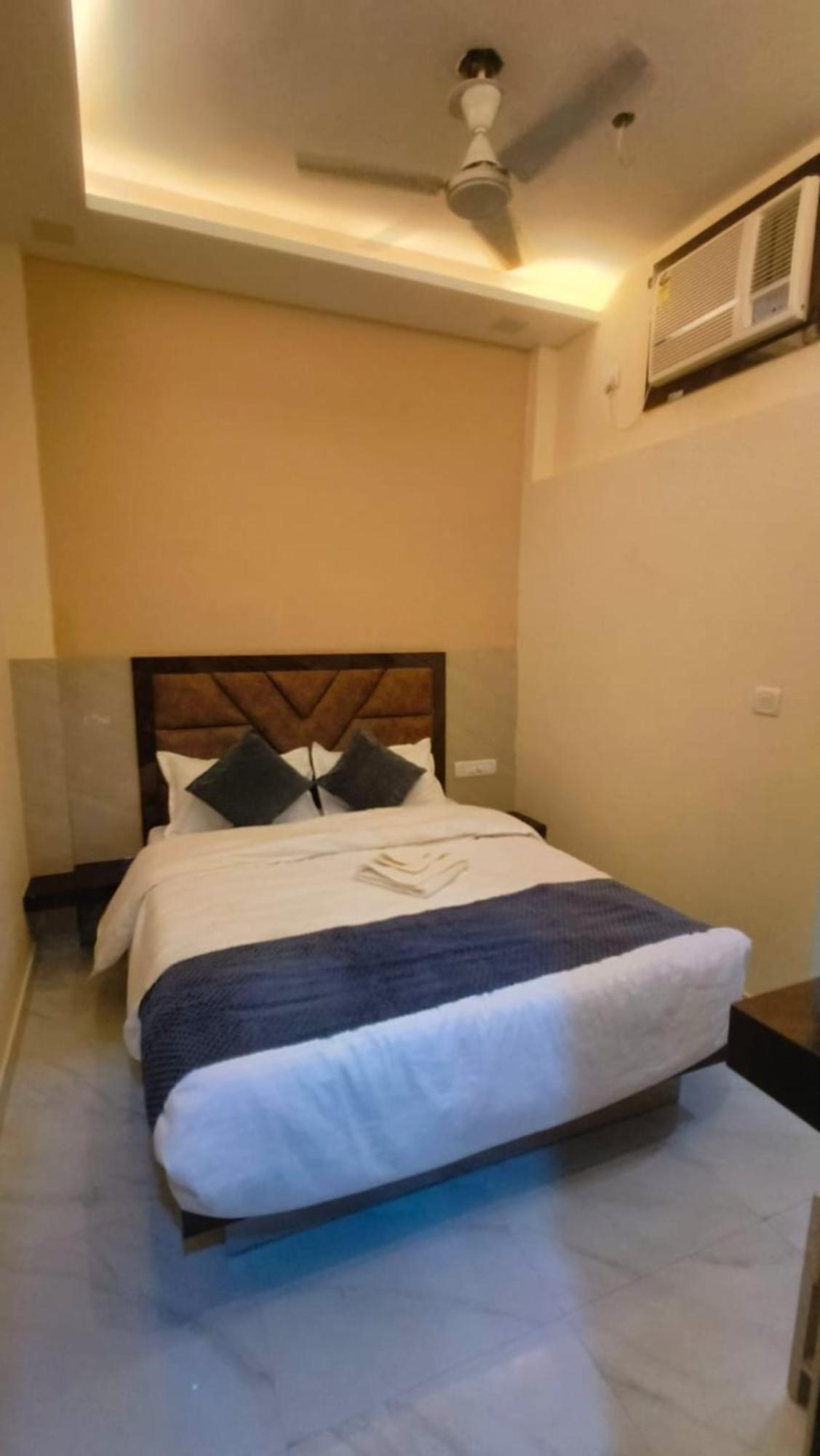 Hotel Prakash Residency Near Kashi Vishwanath Temple 700m 3*