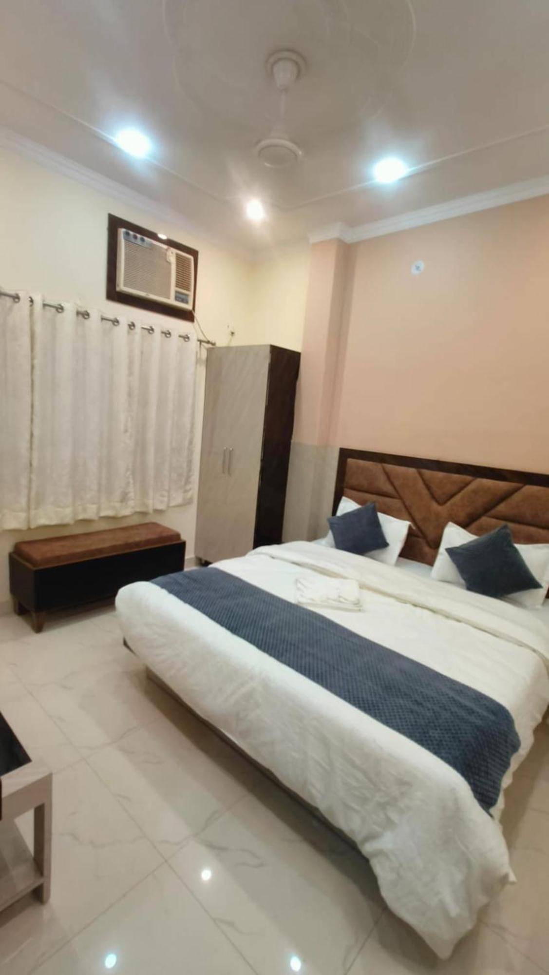 Prakash Residency Near Kashi Vishwanath Temple 700m 3* Varanasi