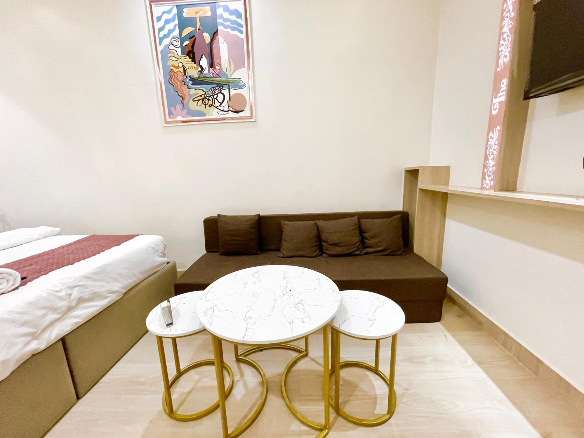 The Banaras ! होटल द बनारस स्टे, பனாரஸ் தங்கும் ஹோட்டல்f, Air-conditioned With Off Site Parking Availability, Near Kashi Vishwanath Temple, And Ganga Ghat Hotel 4*