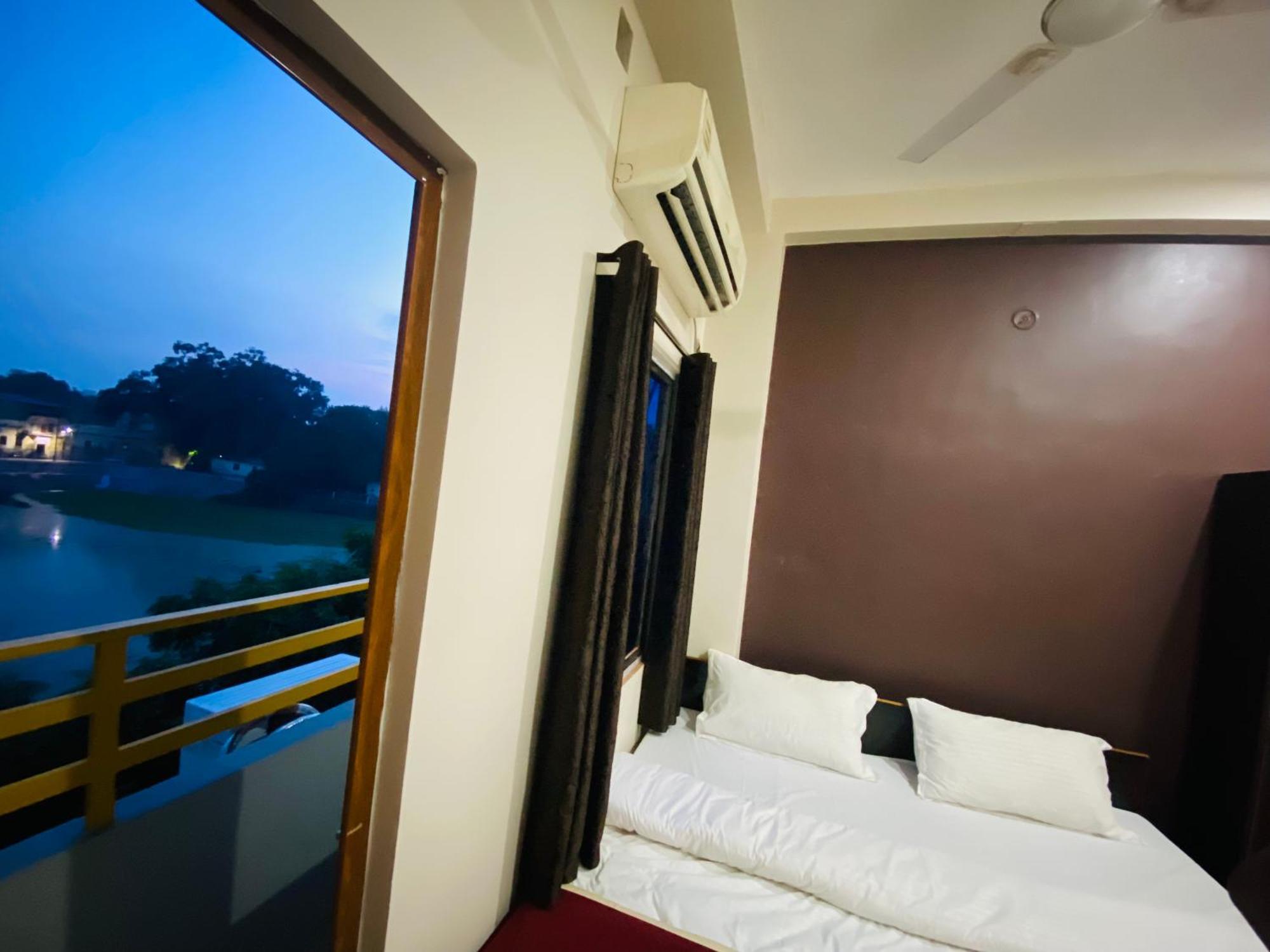 Guest house Shri Hari Kunj P Varanasi
