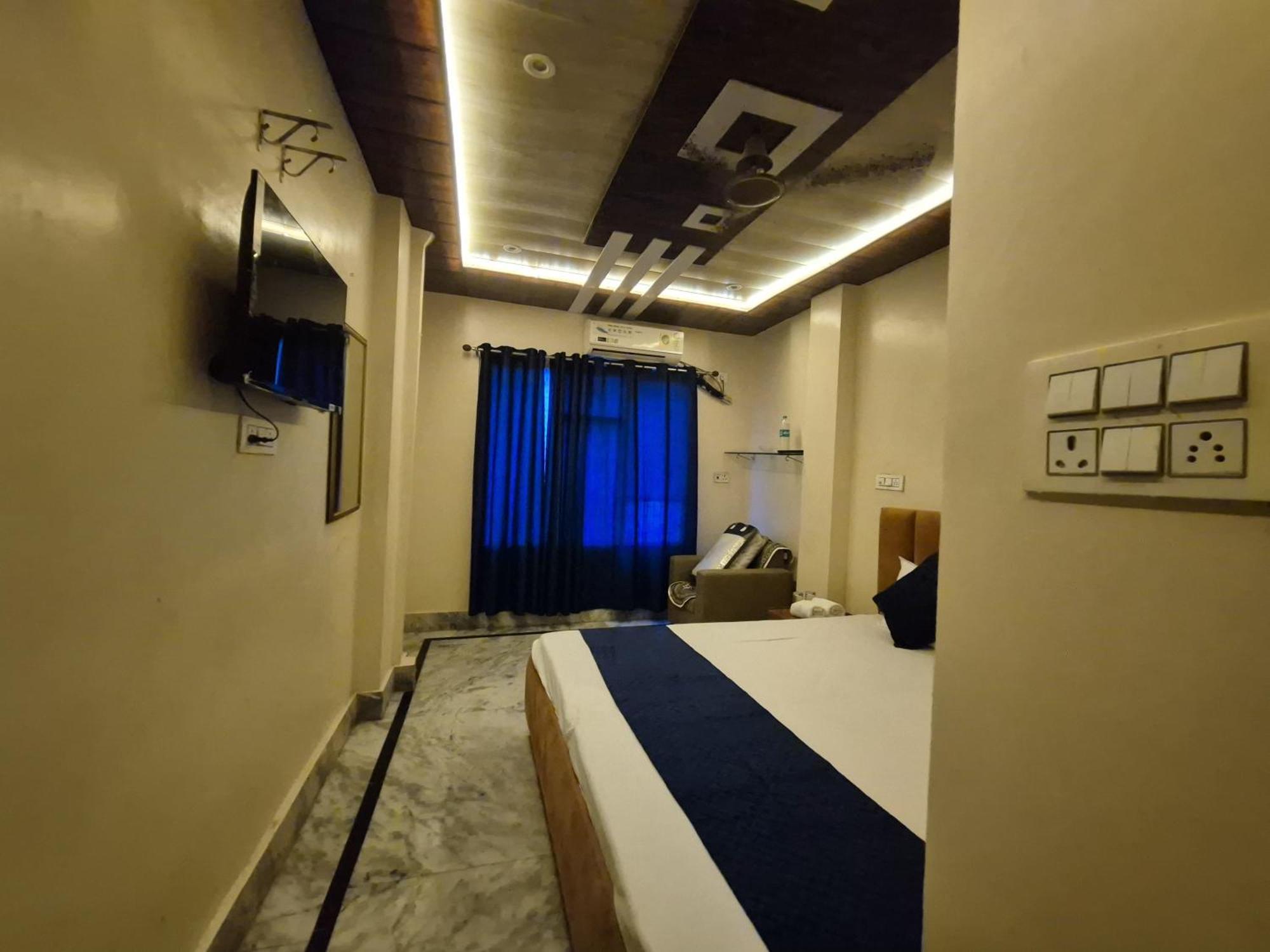 Guest house The Kashi Dham P *