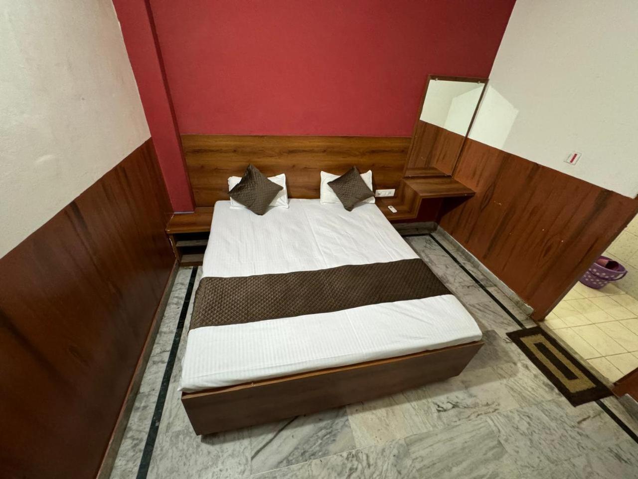 Rudra Dashaswmedh Ghat Guest house *