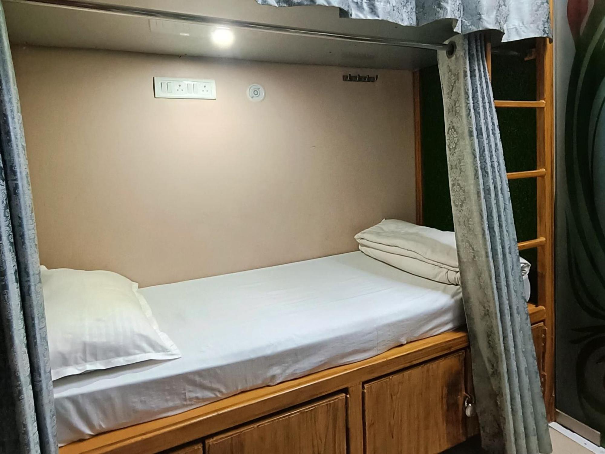 Shree Madhvam Ac Hostel Varanasi