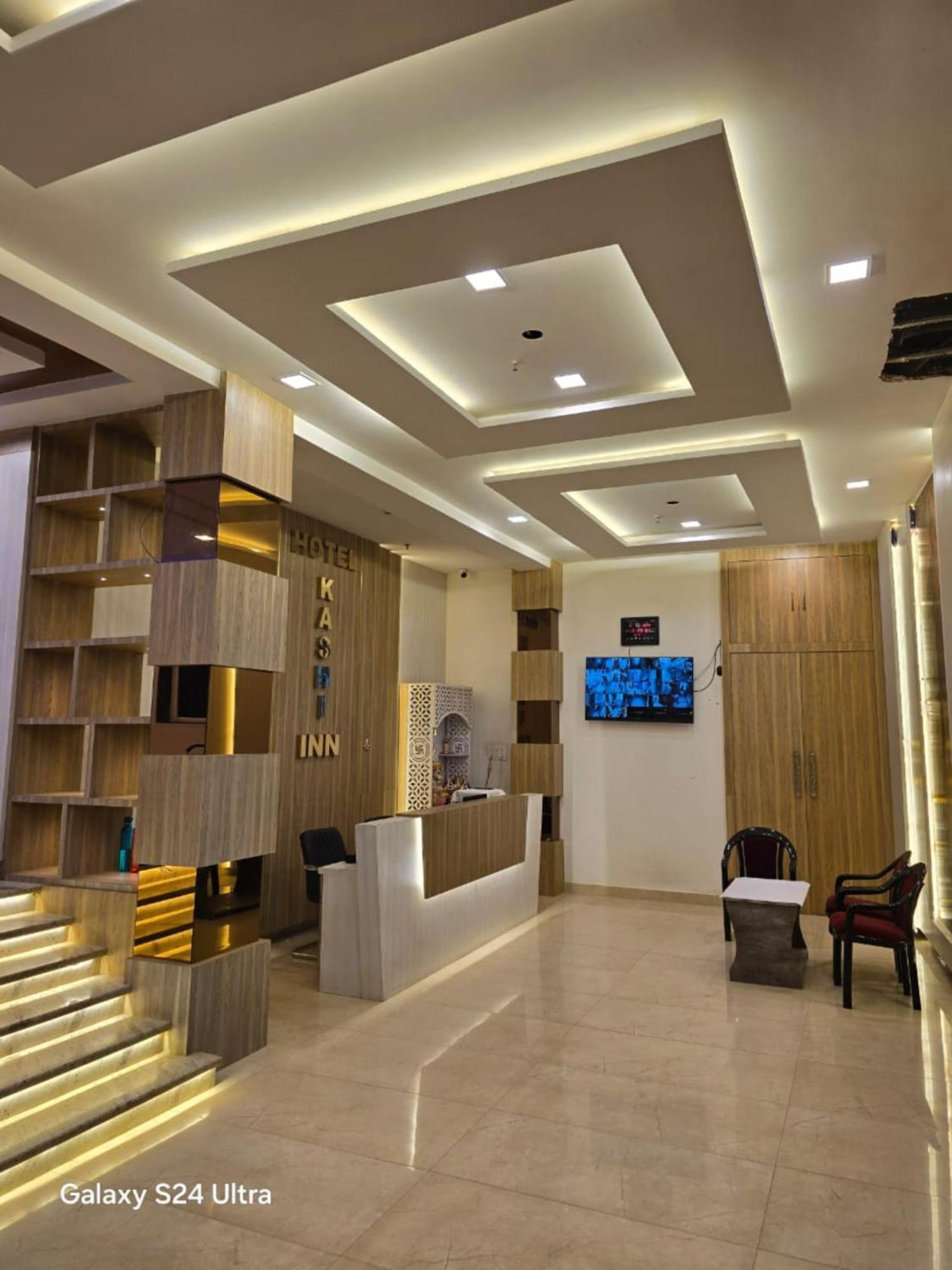 Hotel Goroomgo Kashi Raj Ghat Near Ganga Rajghat - Kashi Railway Station 500 - Kashi Vishwanath Temple - Hotel-at-prime-location Spacious-room With-wi-fi & Parking Availability, Varanasi