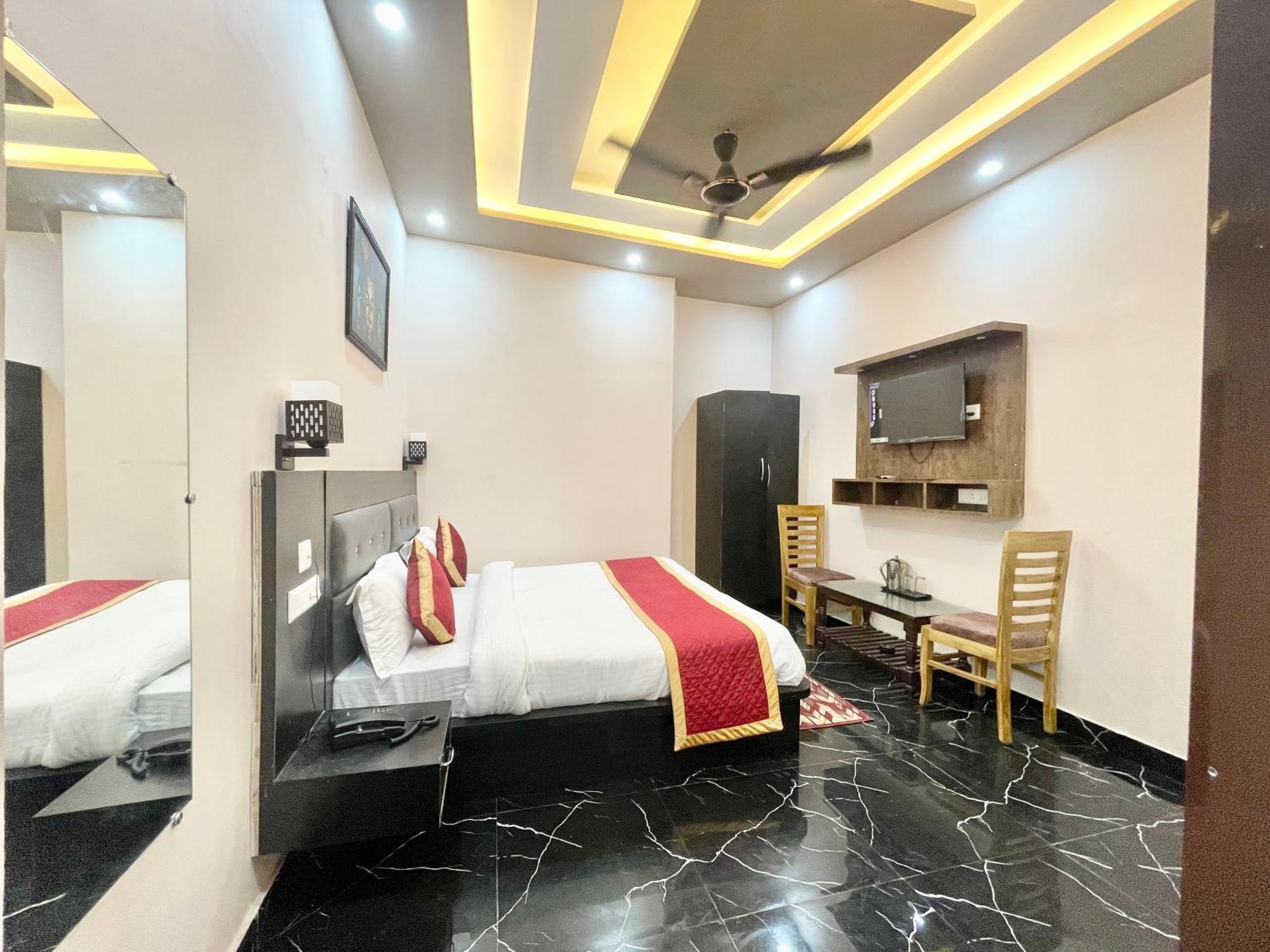 Psr Prem-shobha Residency ! Fully-air-conditioned At Prime Location With Off Site Parking Availability, Near Kashi Vishwanath Temple, And Ganga Ghat - 2 *