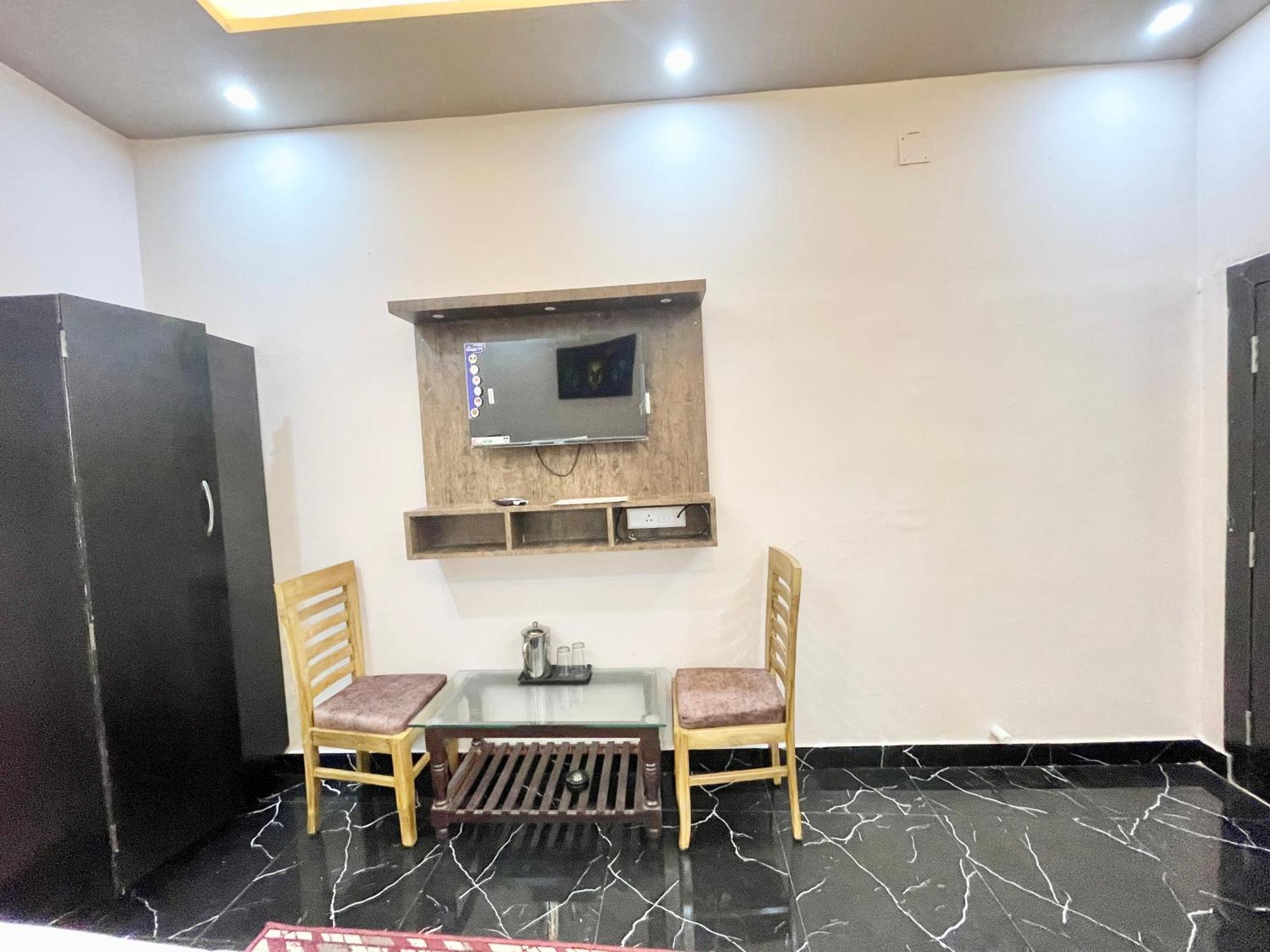 Psr Prem-shobha Residency ! Fully-air-conditioned At Prime Location With Off Site Parking Availability, Near Kashi Vishwanath Temple, And Ganga Ghat - 2 Hotel *