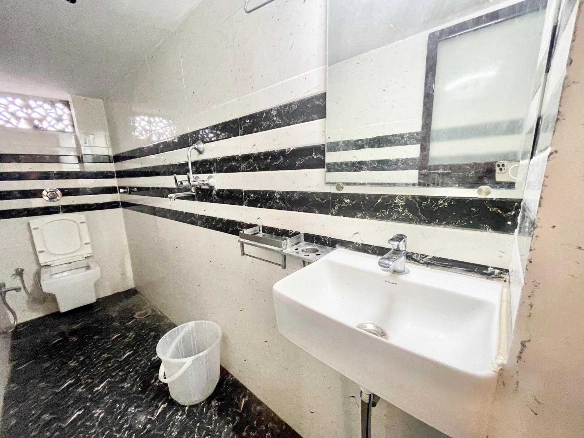 Psr Prem-shobha Residency ! Fully-air-conditioned At Prime Location With Off Site Parking Availability, Near Kashi Vishwanath Temple, And Ganga Ghat - 2 * Varanasi