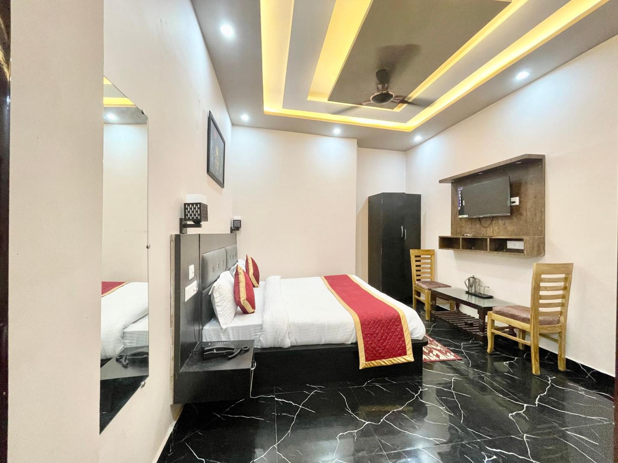 Hotel Psr Prem-shobha Residency ! Fully-air-conditioned At Prime Location With Off Site Parking Availability, Near Kashi Vishwanath Temple, And Ganga Ghat - 2 Varanasi