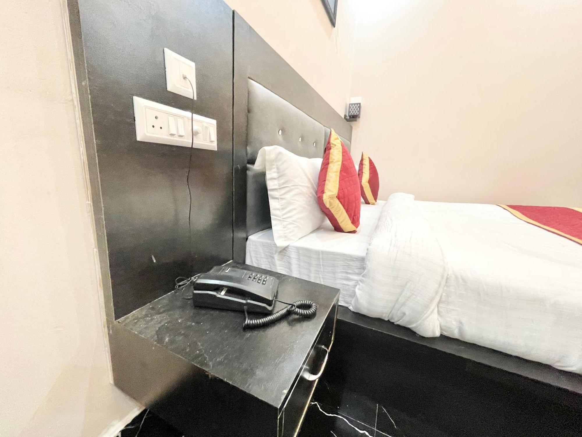 Psr Prem-shobha Residency ! Fully-air-conditioned At Prime Location With Off Site Parking Availability, Near Kashi Vishwanath Temple, And Ganga Ghat - 2 Hotel