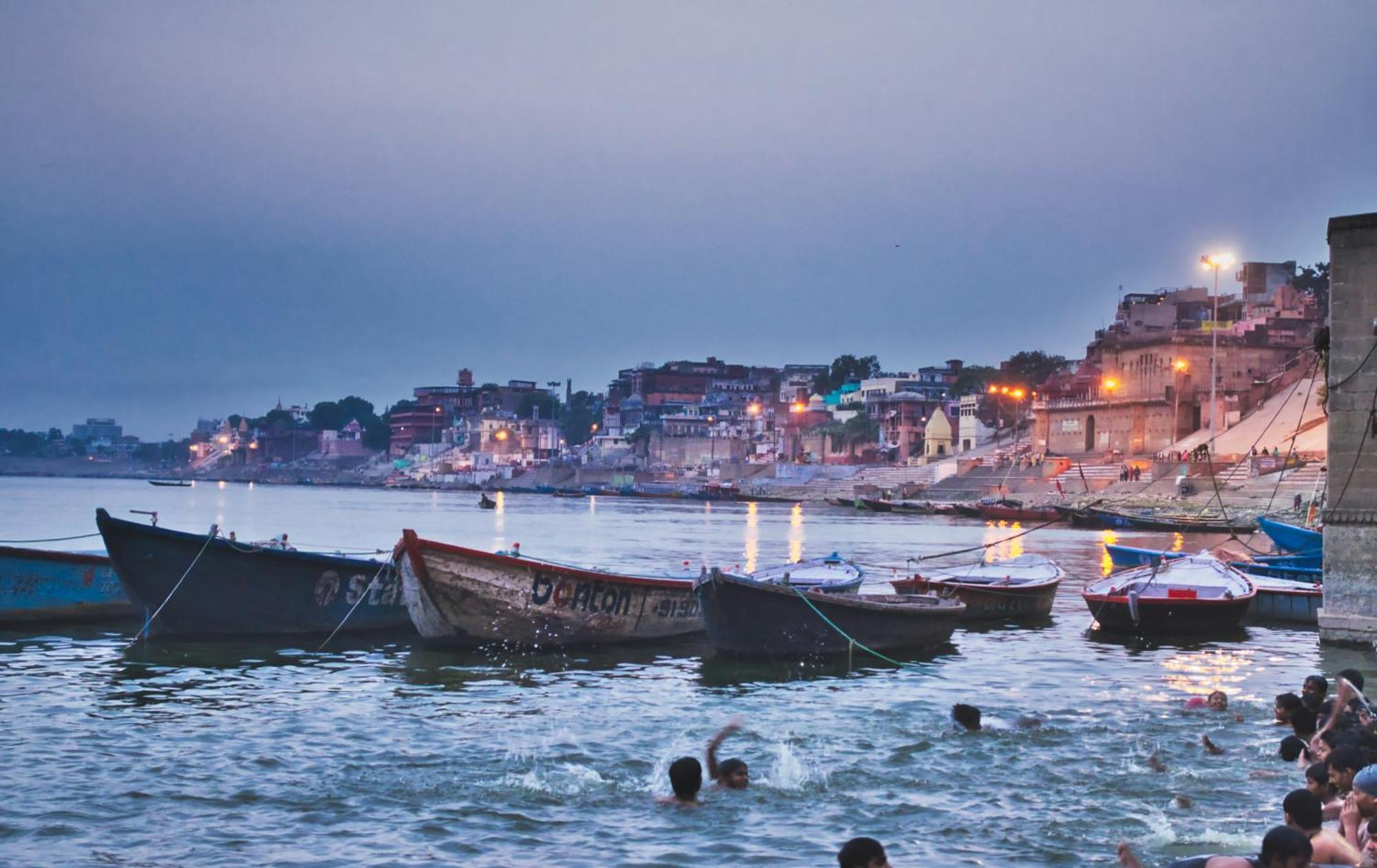 Psr Prem-shobha Residency ! Fully-air-conditioned At Prime Location With Off Site Parking Availability, Near Kashi Vishwanath Temple, And Ganga Ghat - 2 * Varanasi