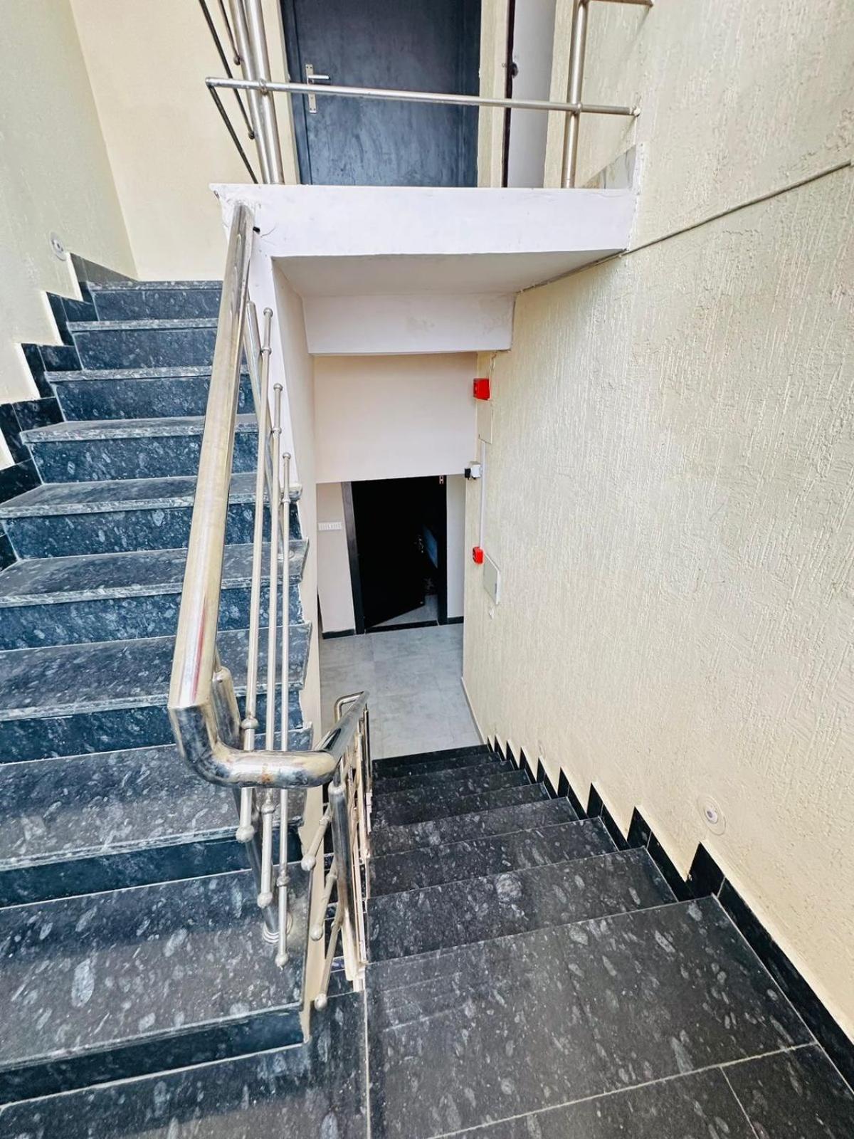 Hotel Psr Prem-shobha Residency ! Fully-air-conditioned At Prime Location With Off Site Parking Availability, Near Kashi Vishwanath Temple, And Ganga Ghat - 2 *