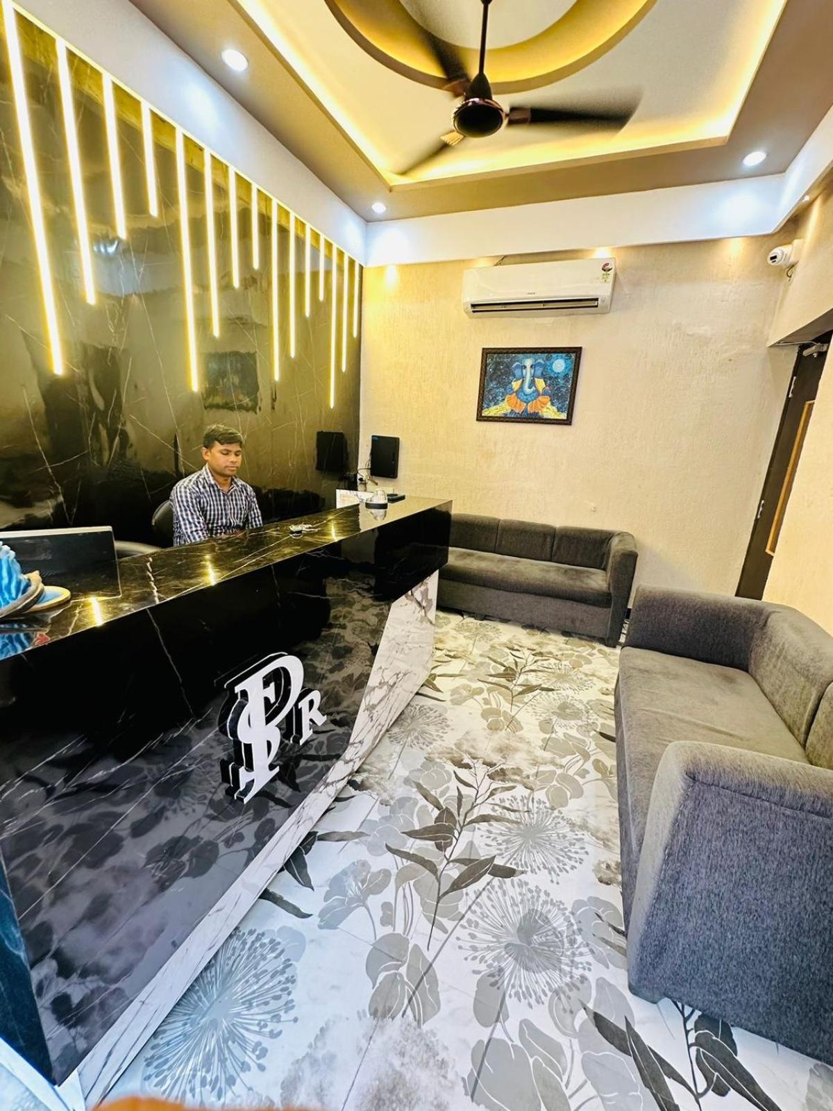 Psr Prem-shobha Residency ! Fully-air-conditioned At Prime Location With Off Site Parking Availability, Near Kashi Vishwanath Temple, And Ganga Ghat - 2 Hotel Varanasi
