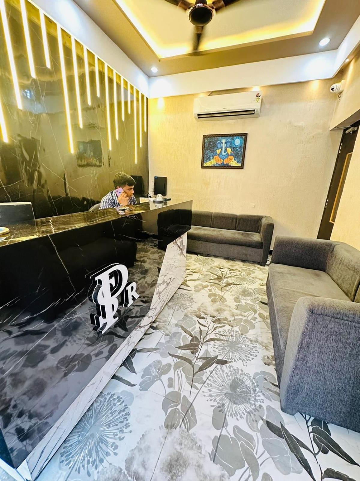 Psr Prem-shobha Residency ! Fully-air-conditioned At Prime Location With Off Site Parking Availability, Near Kashi Vishwanath Temple, And Ganga Ghat - 2 Hotel *