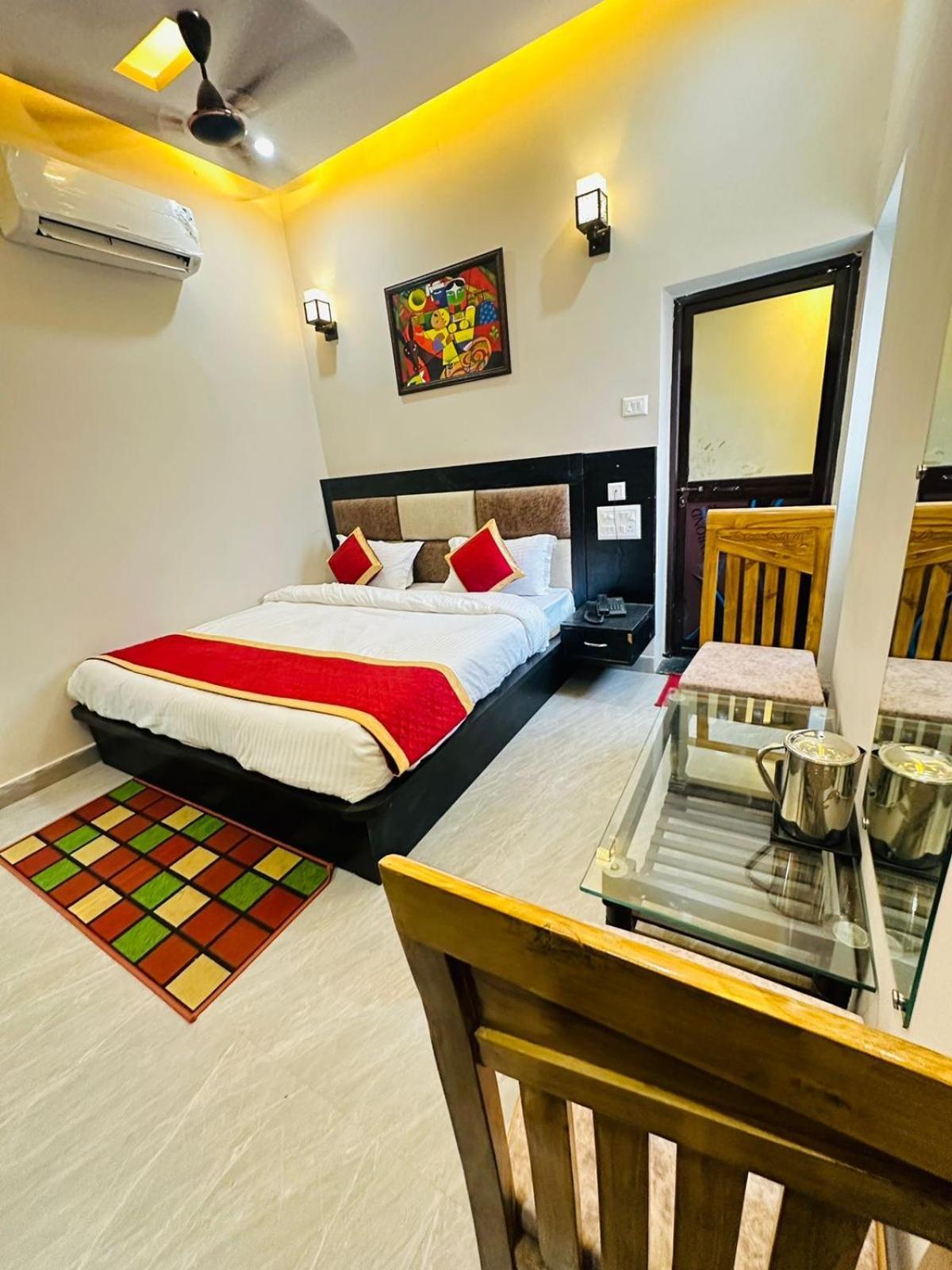 Hotel Psr Prem-shobha Residency ! Fully-air-conditioned At Prime Location With Off Site Parking Availability, Near Kashi Vishwanath Temple, And Ganga Ghat - 2 *
