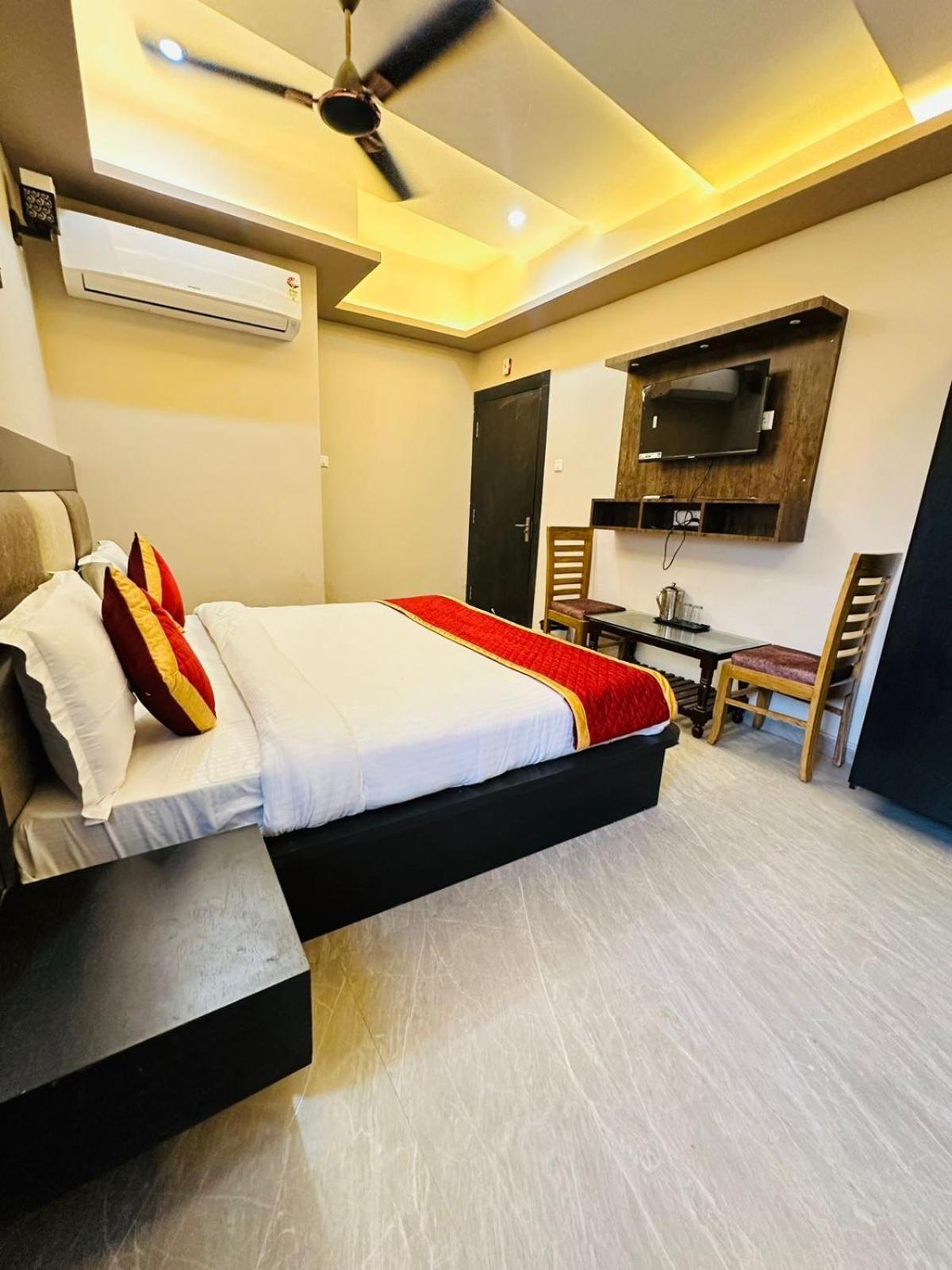 Psr Prem-shobha Residency ! Fully-air-conditioned At Prime Location With Off Site Parking Availability, Near Kashi Vishwanath Temple, And Ganga Ghat - 2 Hotel Varanasi