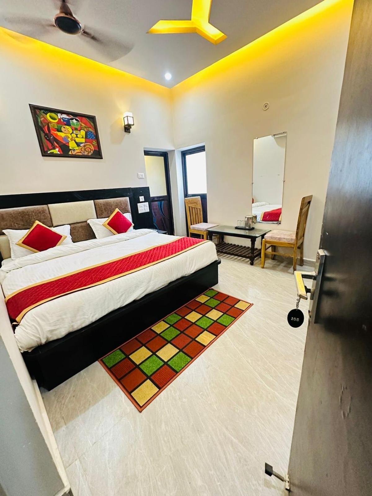 Psr Prem-shobha Residency ! Fully-air-conditioned At Prime Location With Off Site Parking Availability, Near Kashi Vishwanath Temple, And Ganga Ghat - 2 Varanasi