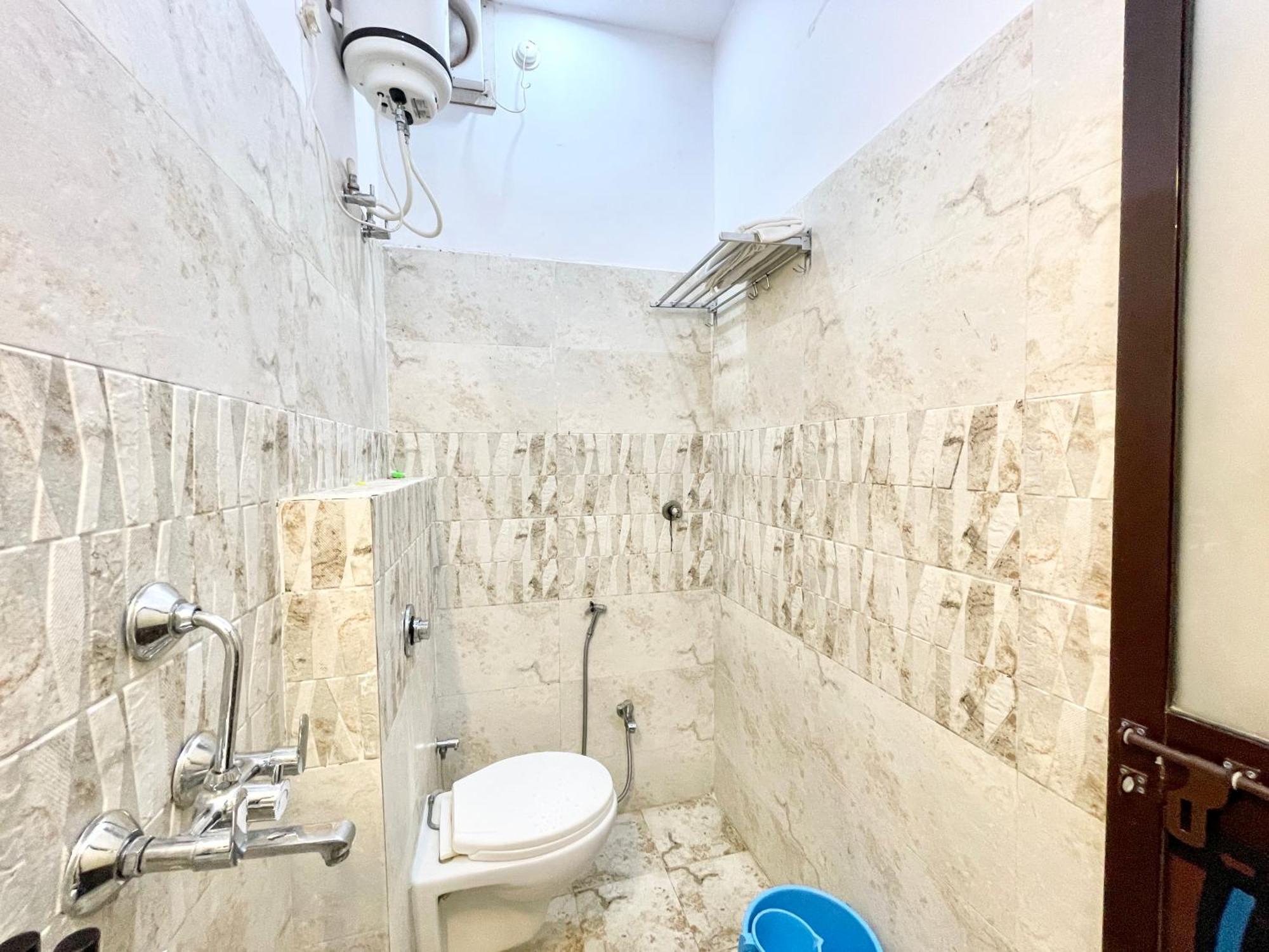Hotel Psr Prem-shobha Residency ! Fully-air-conditioned At Prime Location With Off Site Parking Availability, Near Kashi Vishwanath Temple, And Ganga Ghat - 2 *