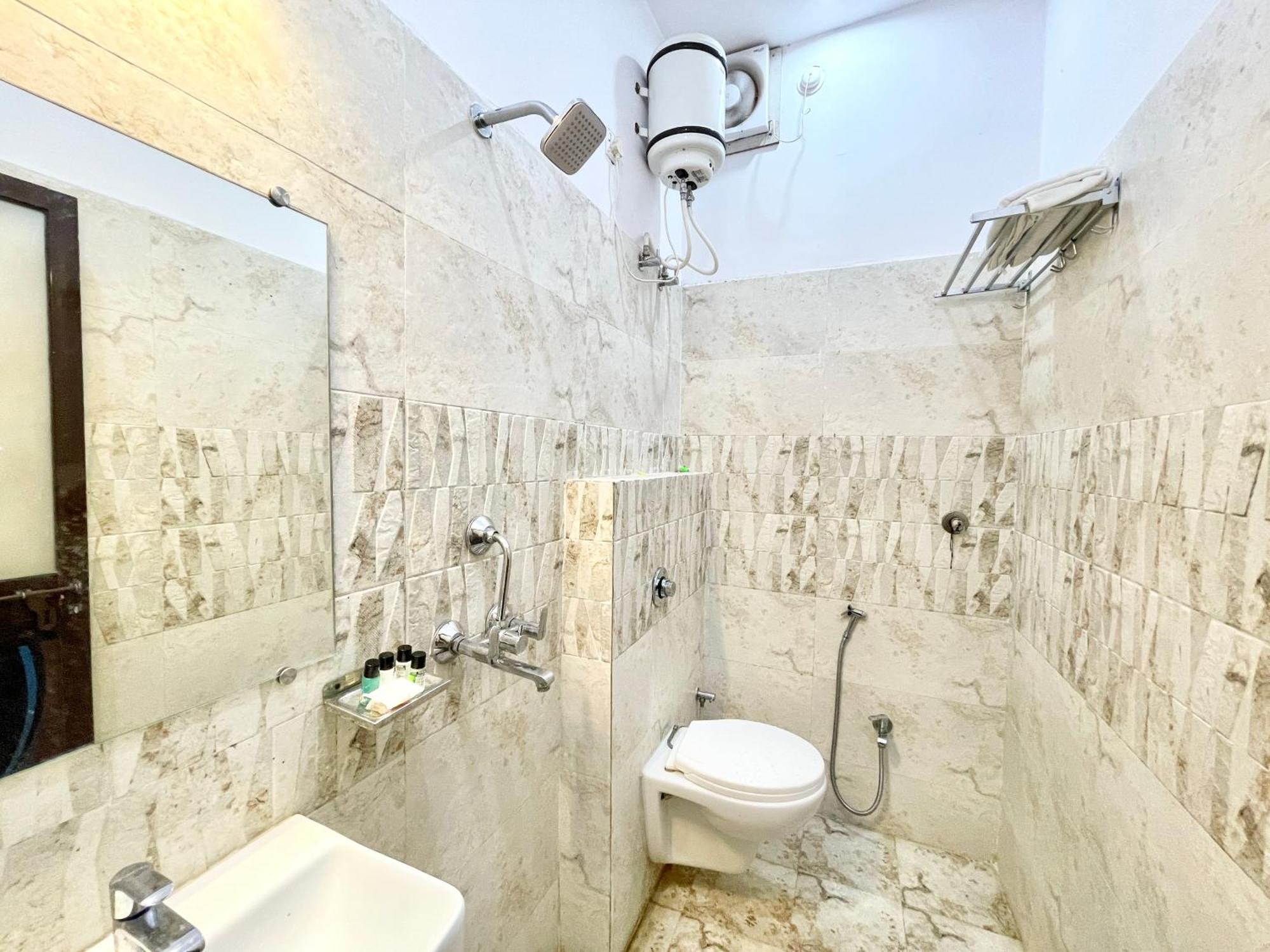 Psr Prem-shobha Residency ! Fully-air-conditioned At Prime Location With Off Site Parking Availability, Near Kashi Vishwanath Temple, And Ganga Ghat - 2 * Varanasi