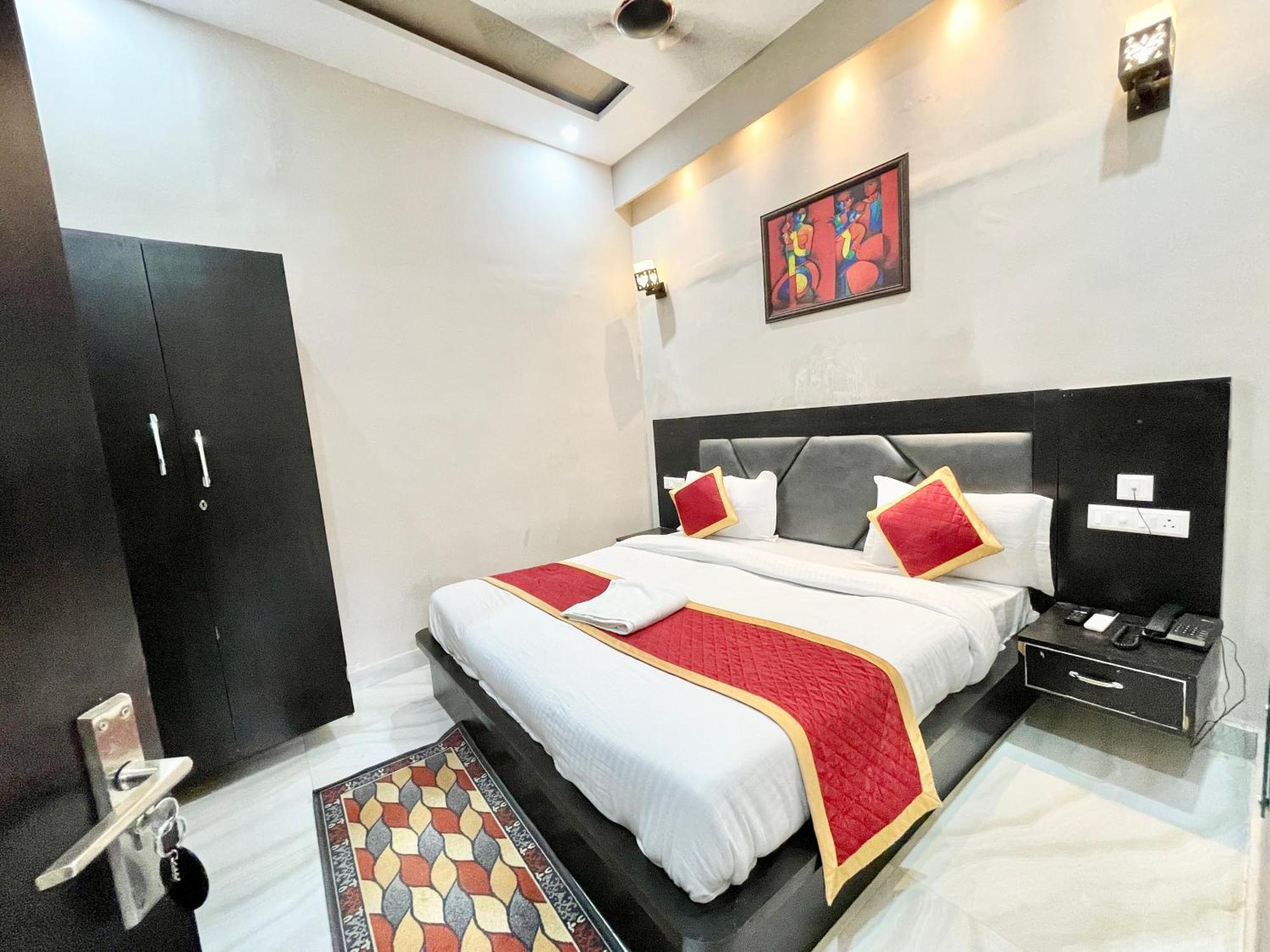 Psr Prem-shobha Residency ! Fully-air-conditioned At Prime Location With Off Site Parking Availability, Near Kashi Vishwanath Temple, And Ganga Ghat - 2 *