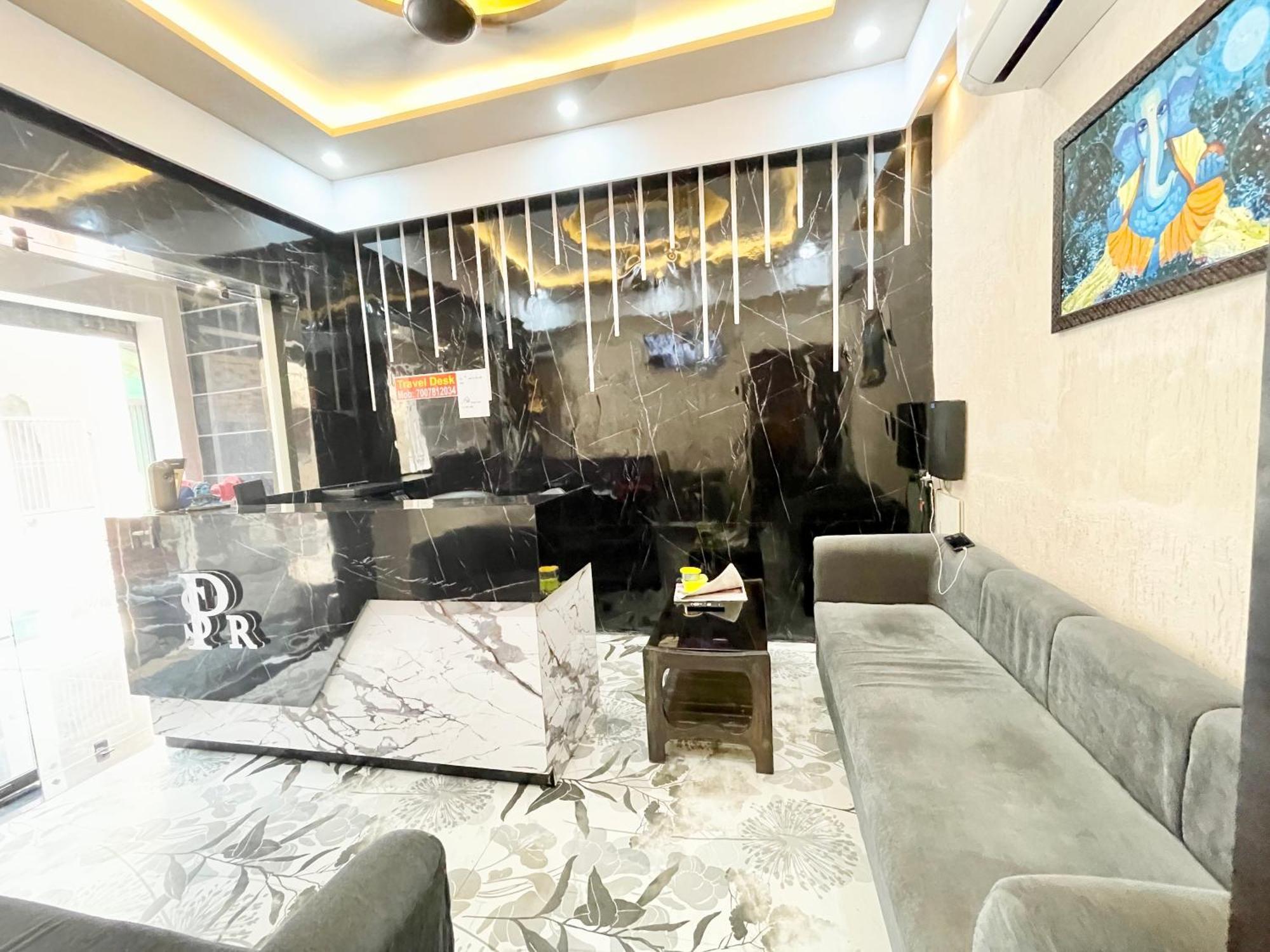 Psr Prem-shobha Residency ! Fully-air-conditioned At Prime Location With Off Site Parking Availability, Near Kashi Vishwanath Temple, And Ganga Ghat - 2