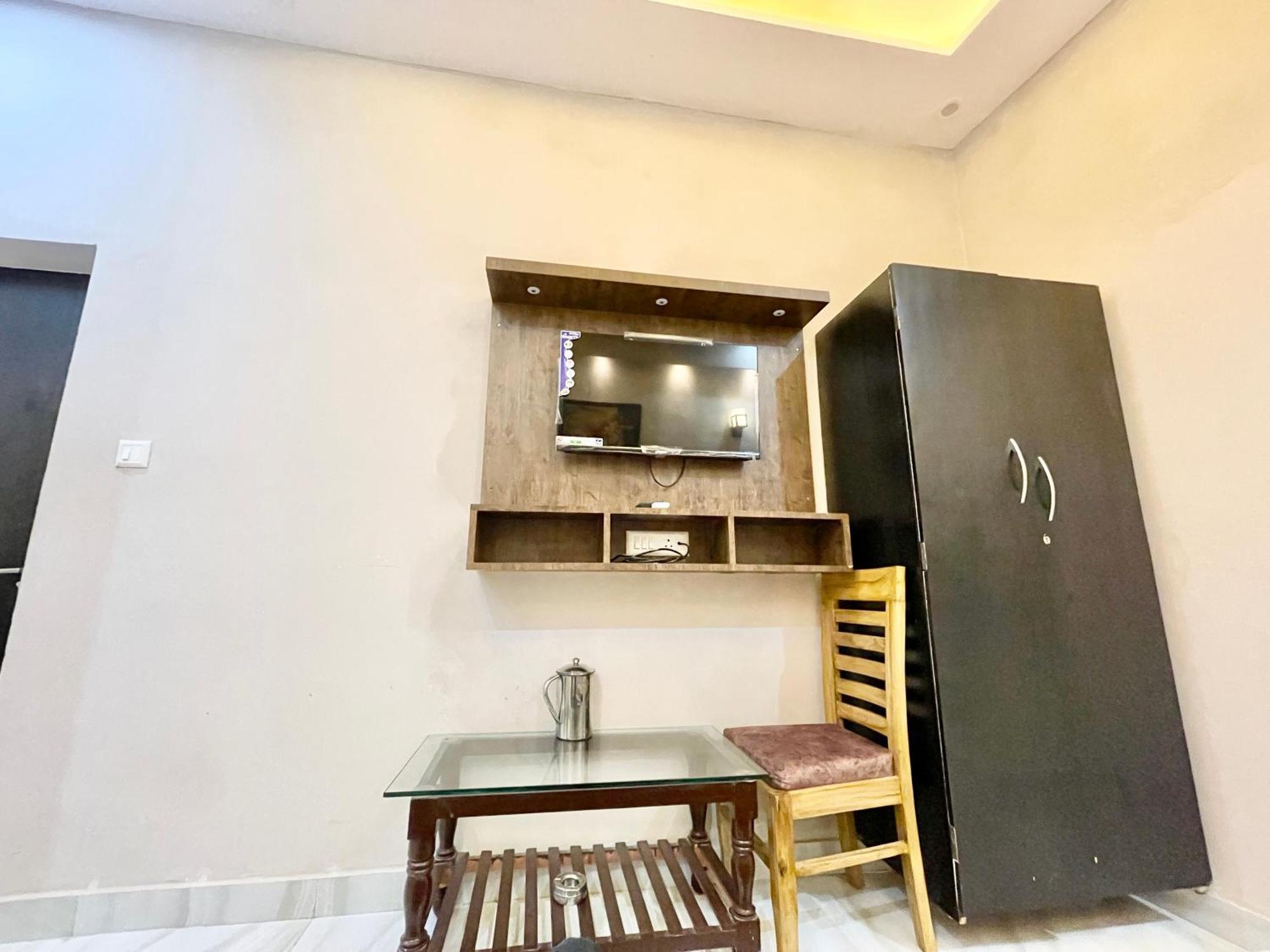 Psr Prem-shobha Residency ! Fully-air-conditioned At Prime Location With Off Site Parking Availability, Near Kashi Vishwanath Temple, And Ganga Ghat - 2 Hotel